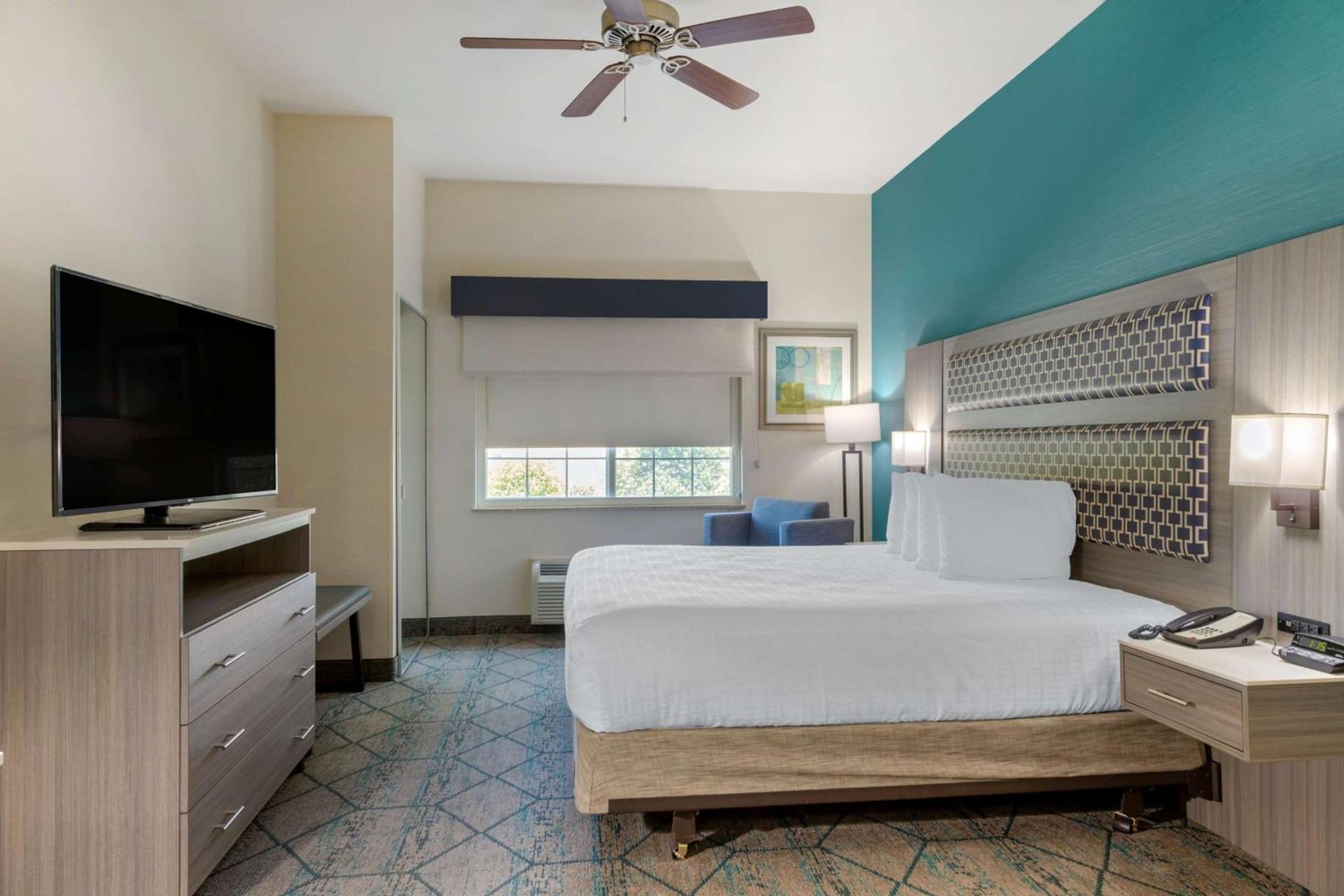Best Western Plus Wasco Inn & Suites photo 29