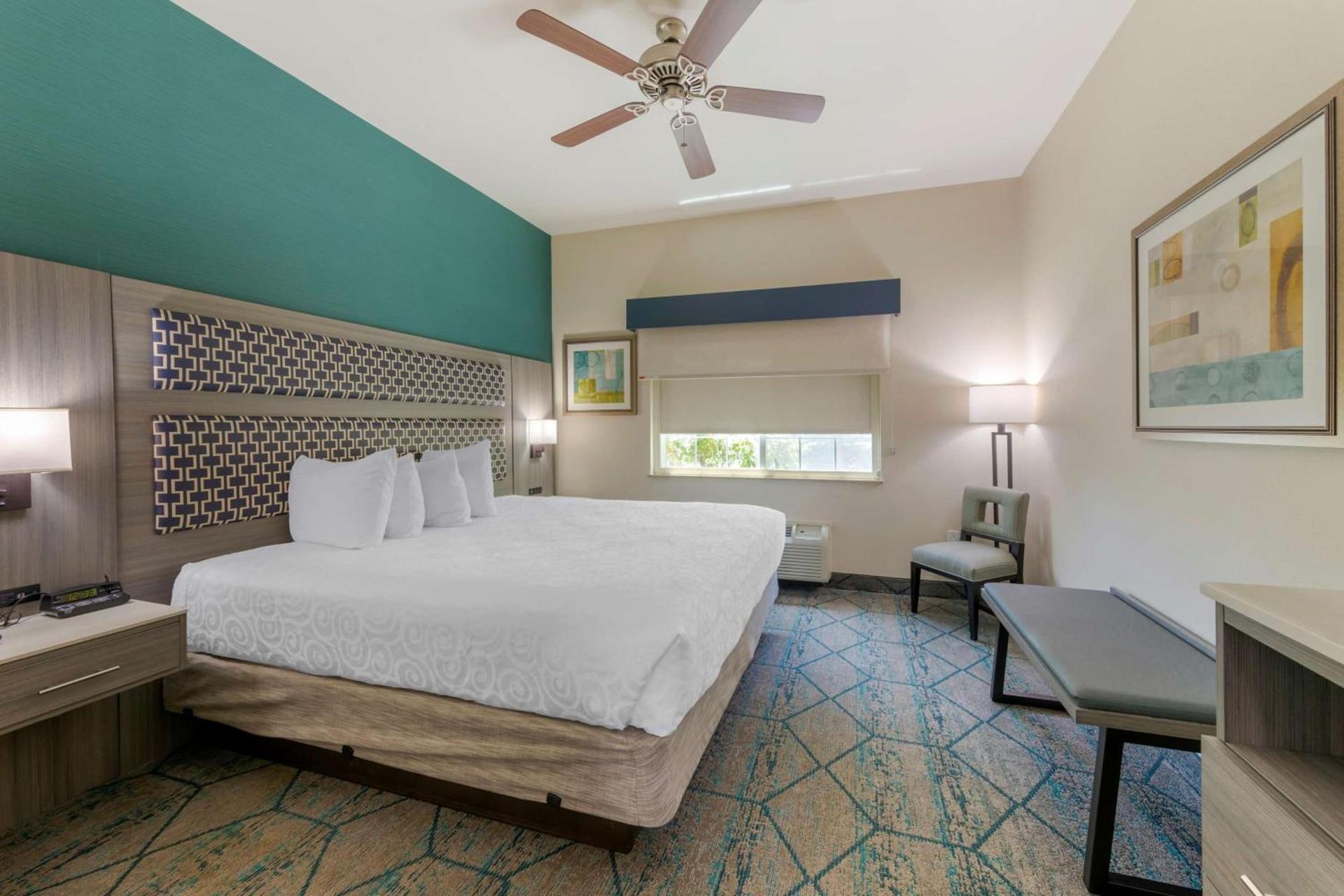 Best Western Plus Wasco Inn & Suites photo 32