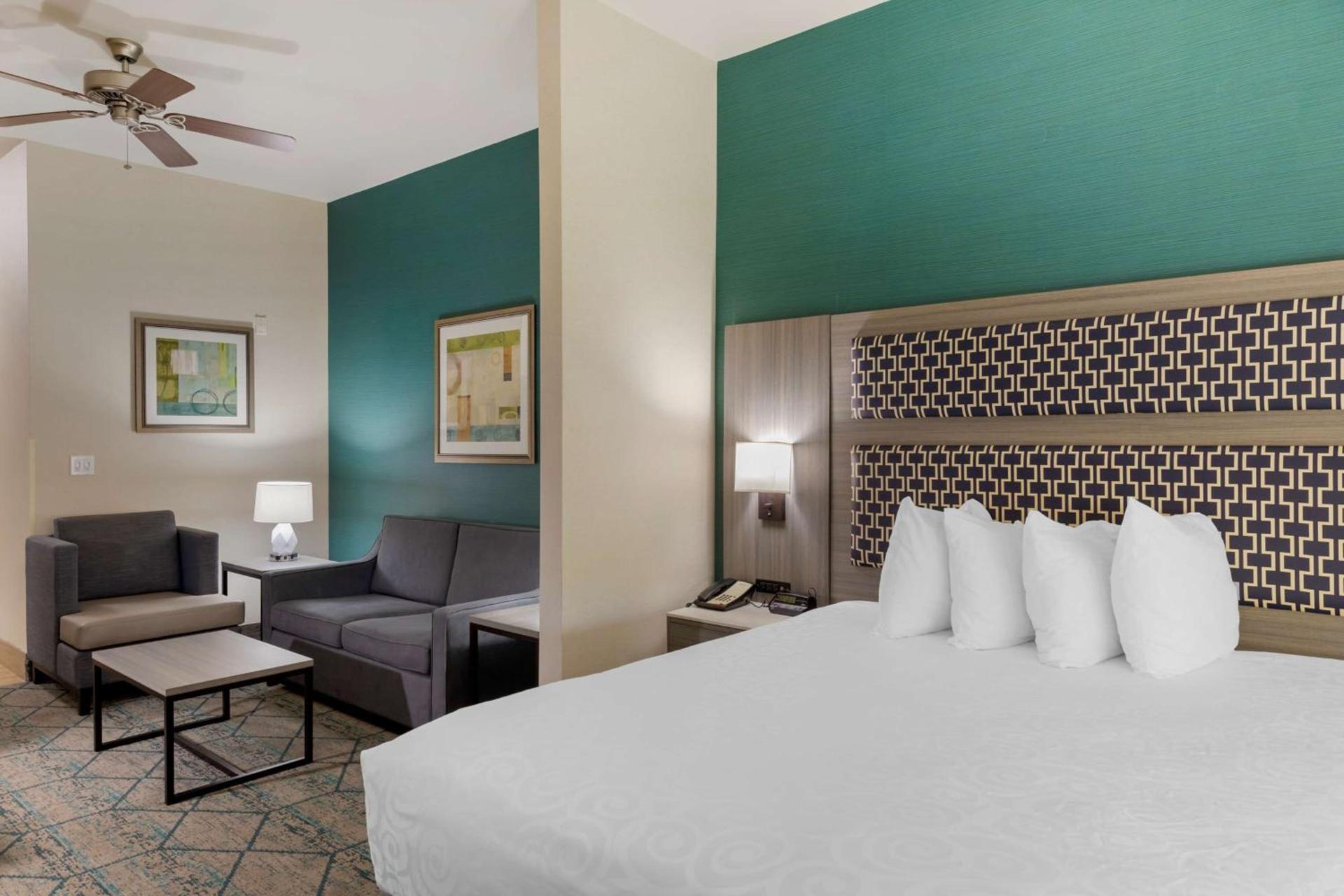 Best Western Plus Wasco Inn & Suites photo 33