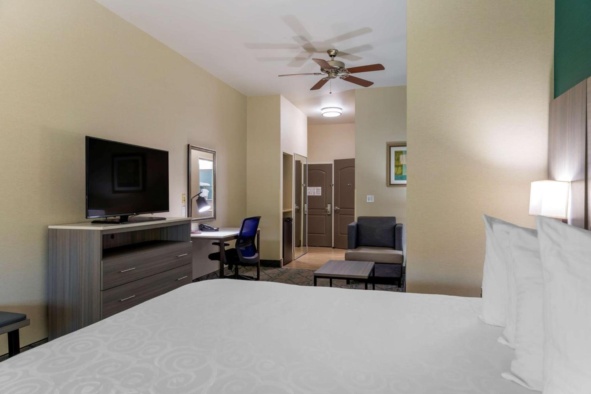 Best Western Plus Wasco Inn & Suites photo 34