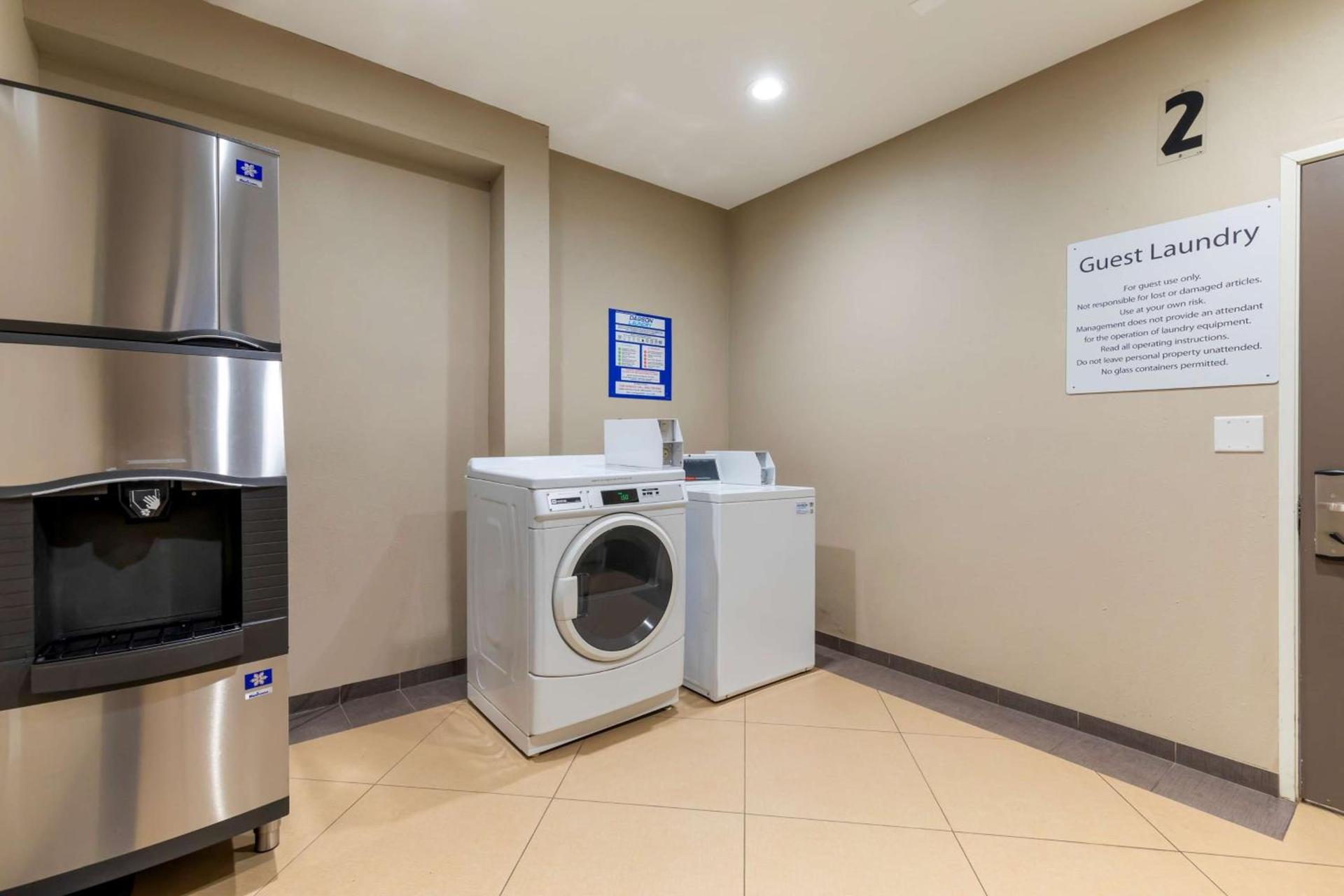 Best Western Plus Wasco Inn & Suites photo 38