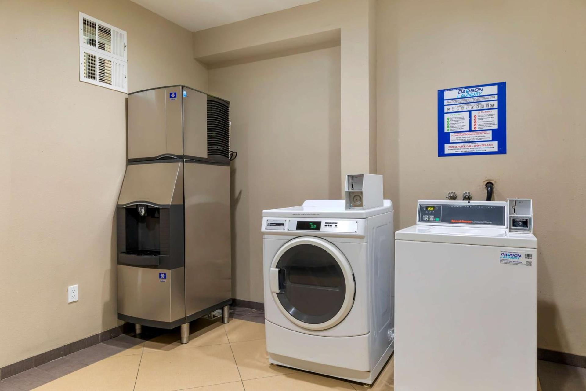 Best Western Plus Wasco Inn & Suites photo 39