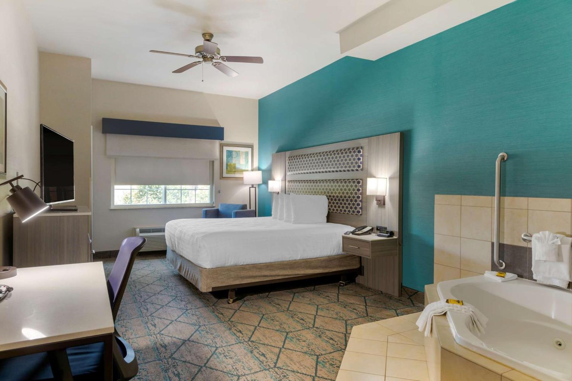 Best Western Plus Wasco Inn & Suites photo 5