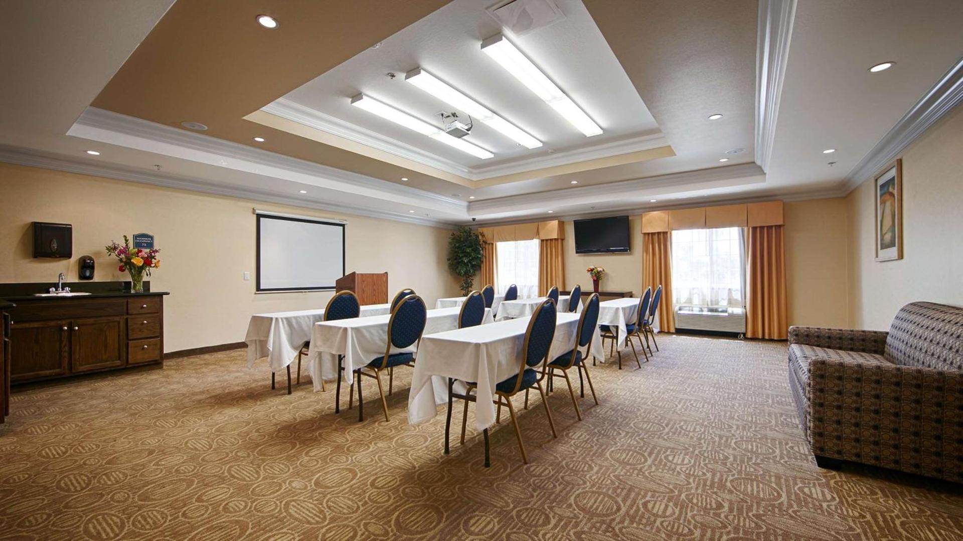 Best Western Plus Wasco Inn & Suites photo 7
