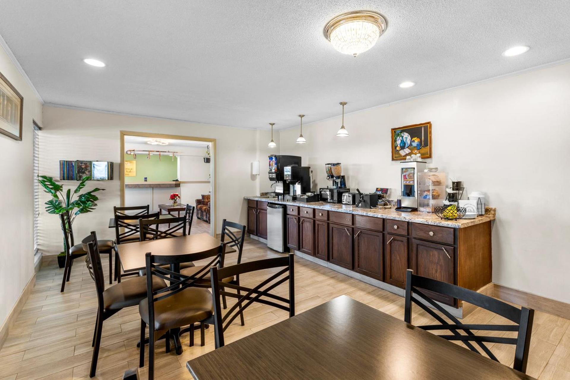 Americas Best Value Inn Belleville photo 13