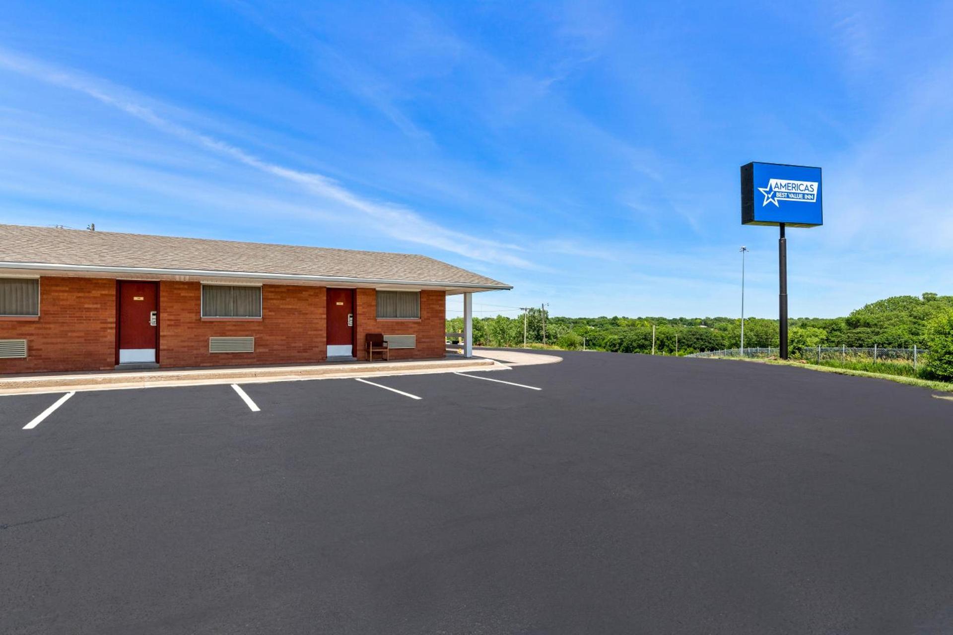Americas Best Value Inn Belleville photo 1