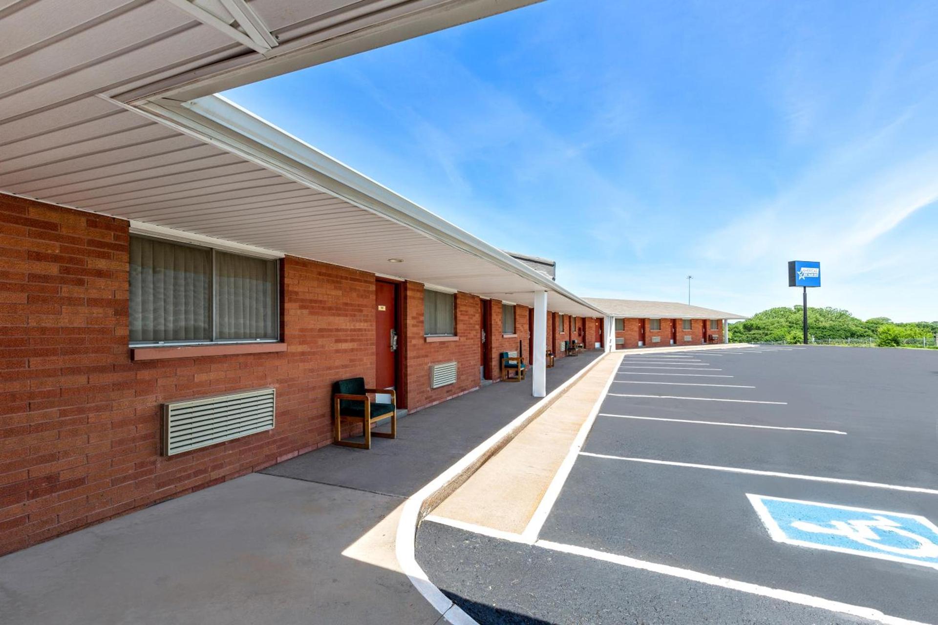 Americas Best Value Inn Belleville photo 17