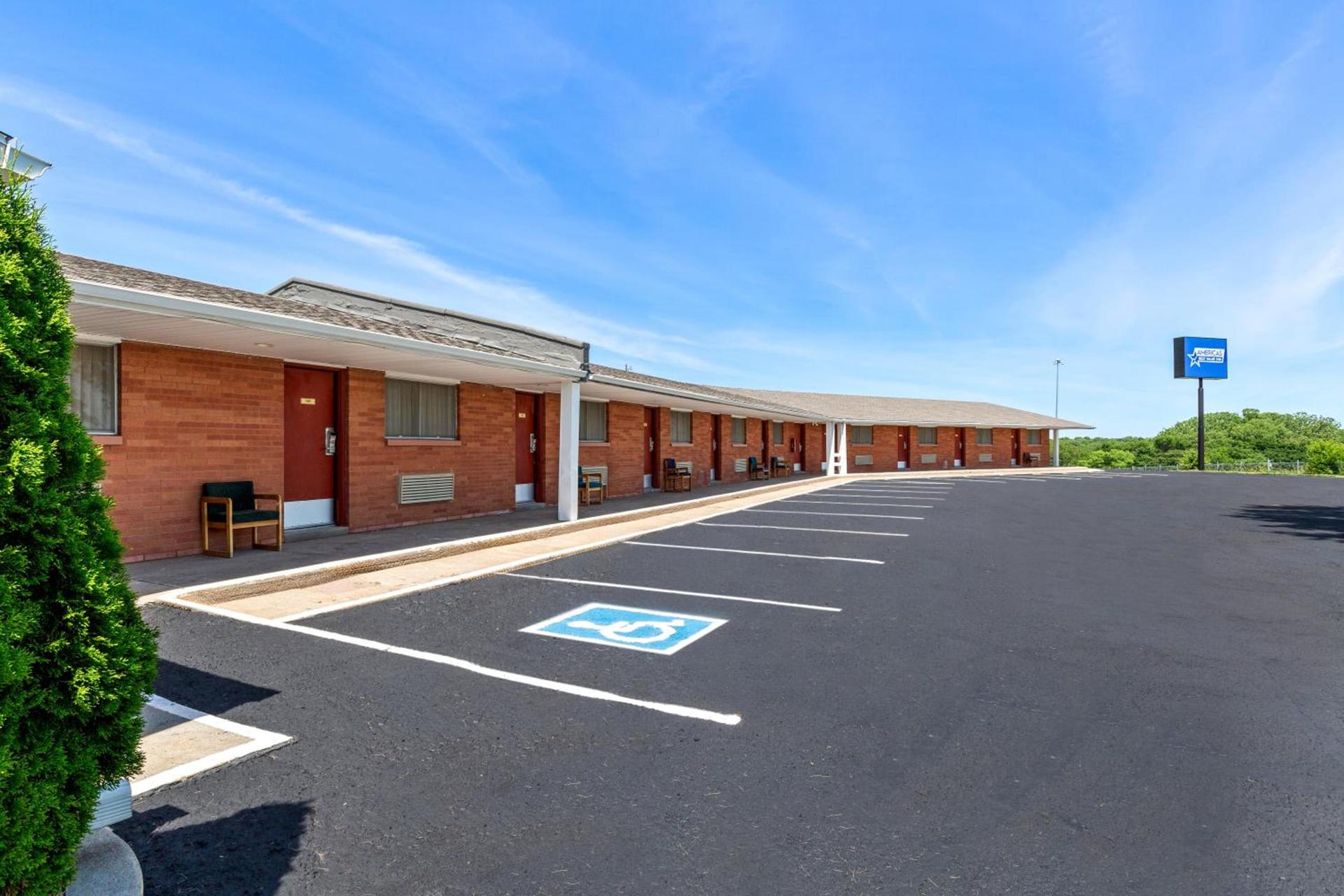 Americas Best Value Inn Belleville photo 18