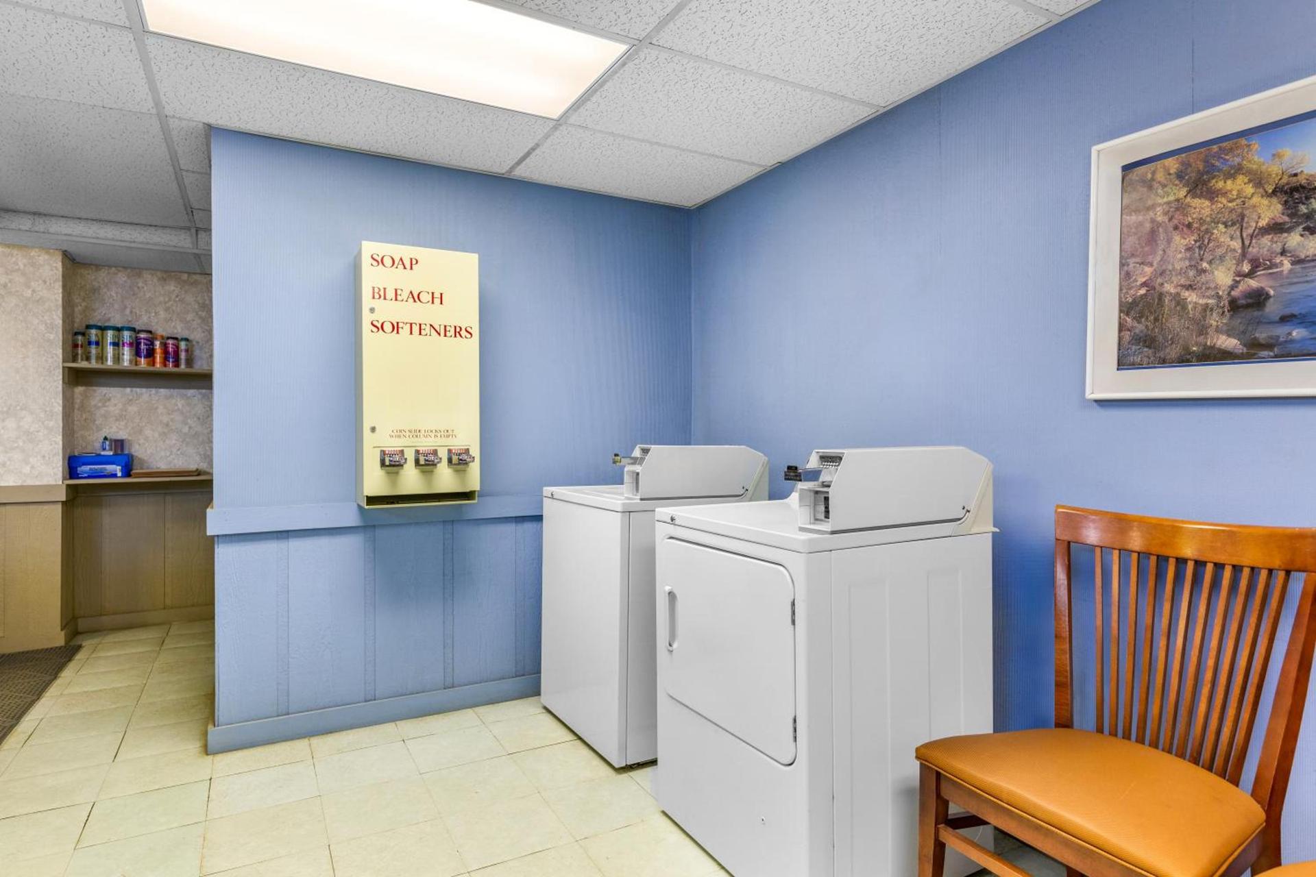 Americas Best Value Inn Belleville photo 25