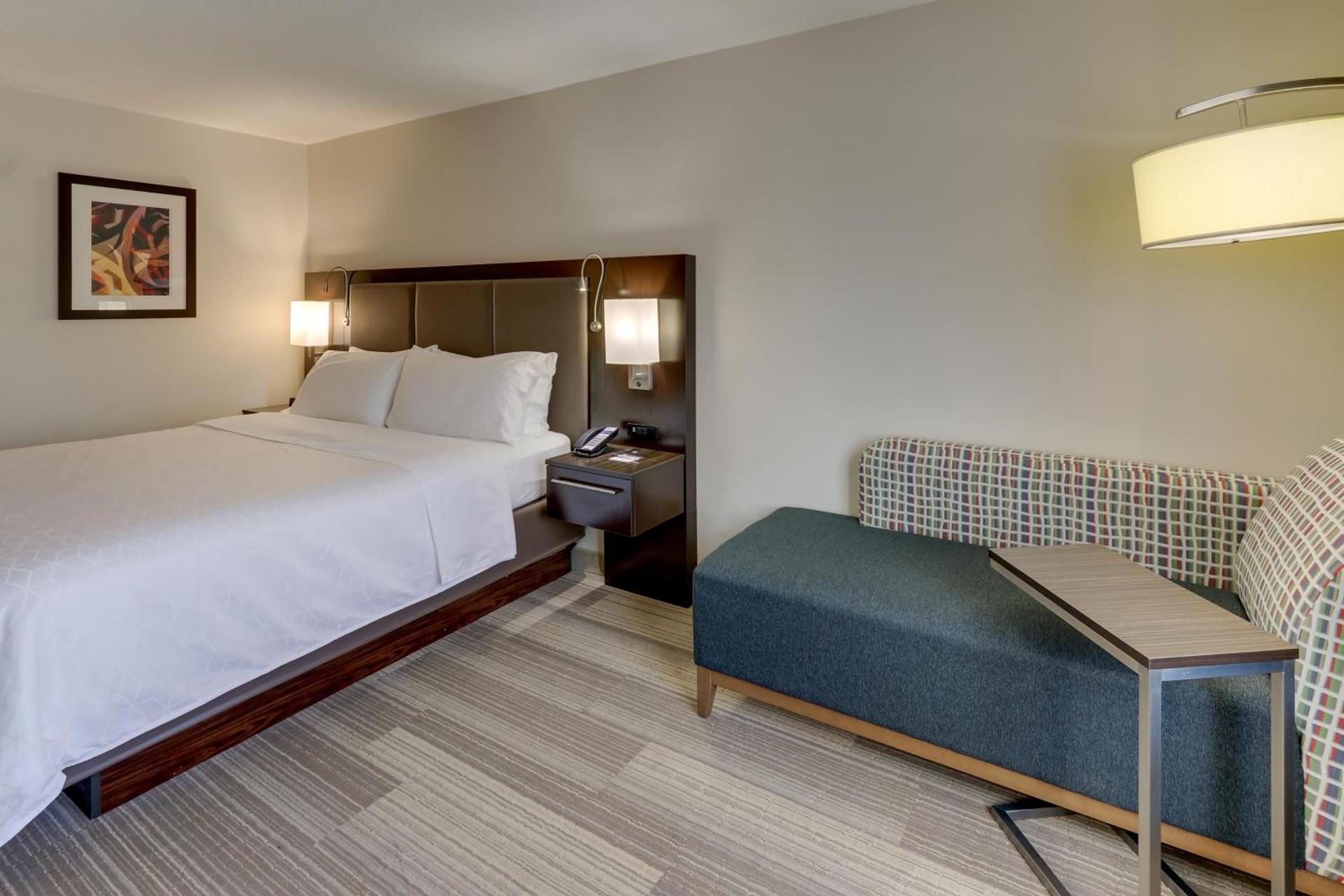 Holiday Inn Express Hotel & Suites Dayton-Centerville by IHG photo 2