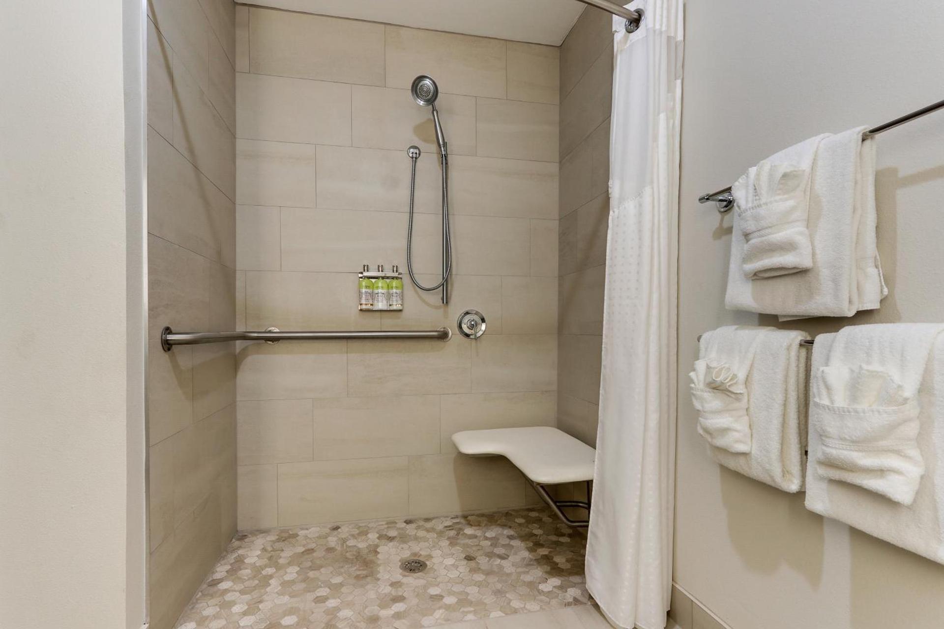 Holiday Inn Express Hotel & Suites Dayton-Centerville by IHG photo 6