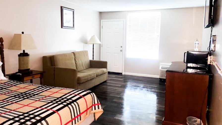 APM Inn & Suites photo 23