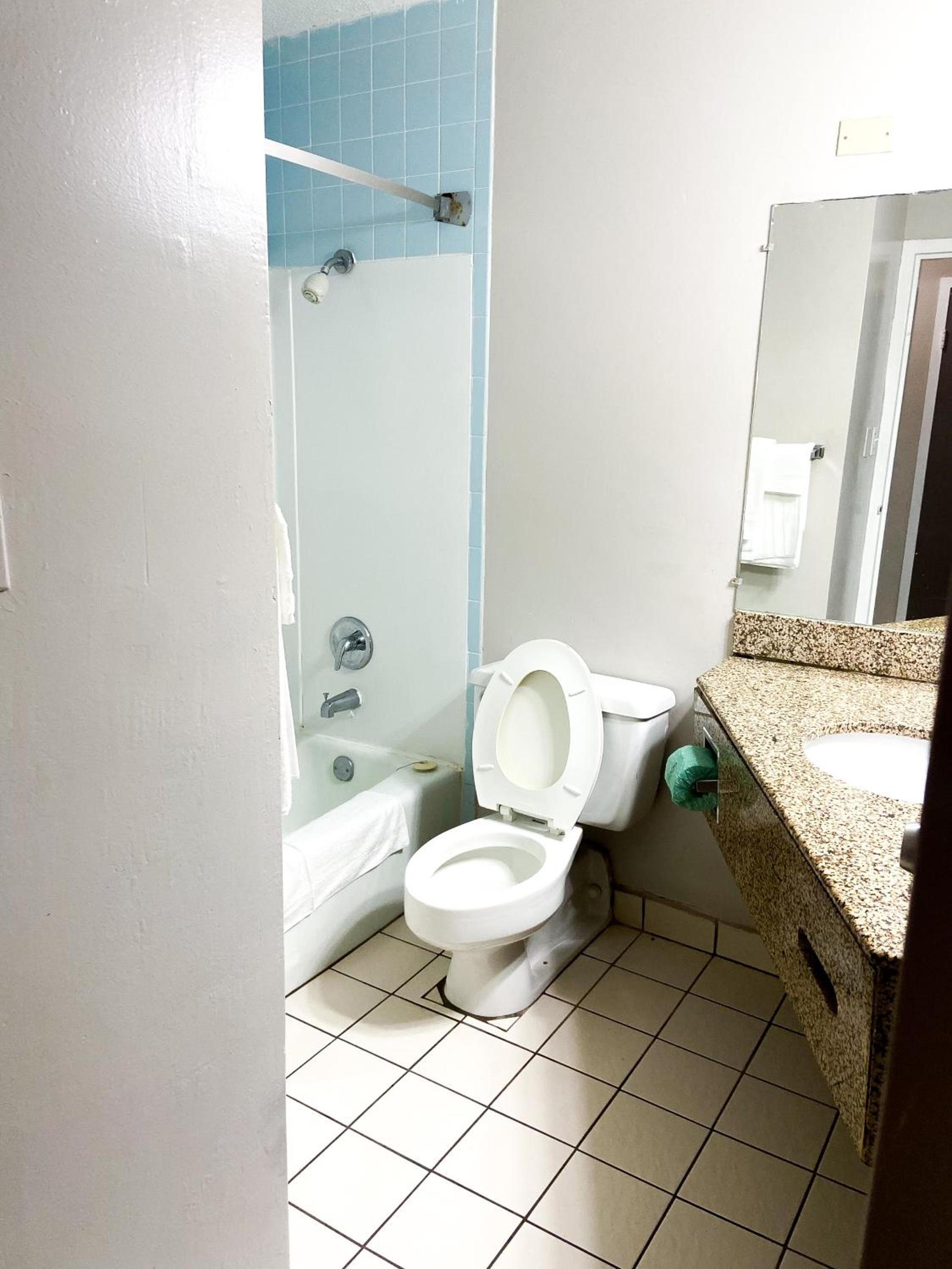 APM Inn & Suites photo 19