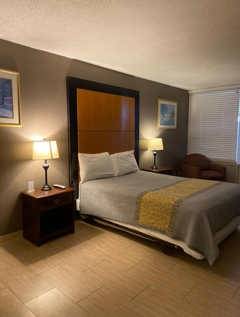 APM Inn & Suites photo 33