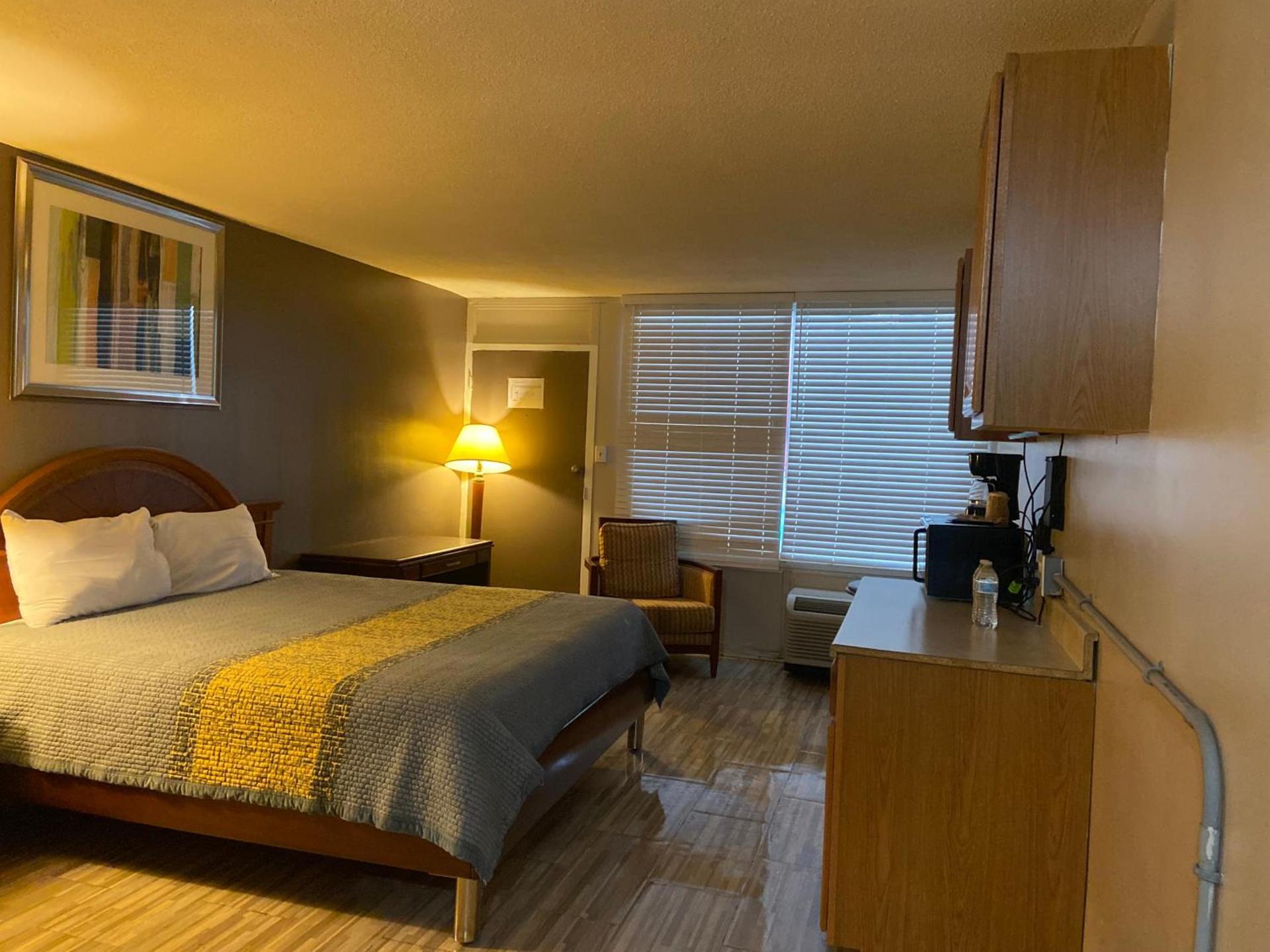 APM Inn & Suites photo 34