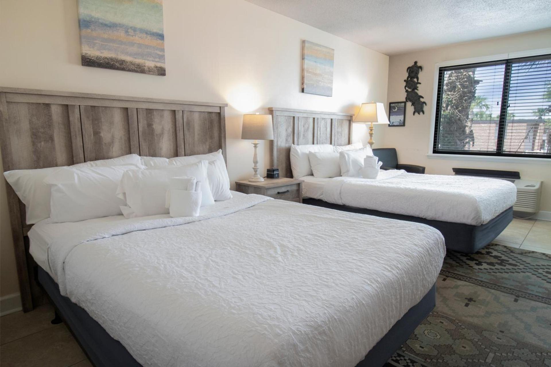 Oceanfront Litchfield Inn photo 12