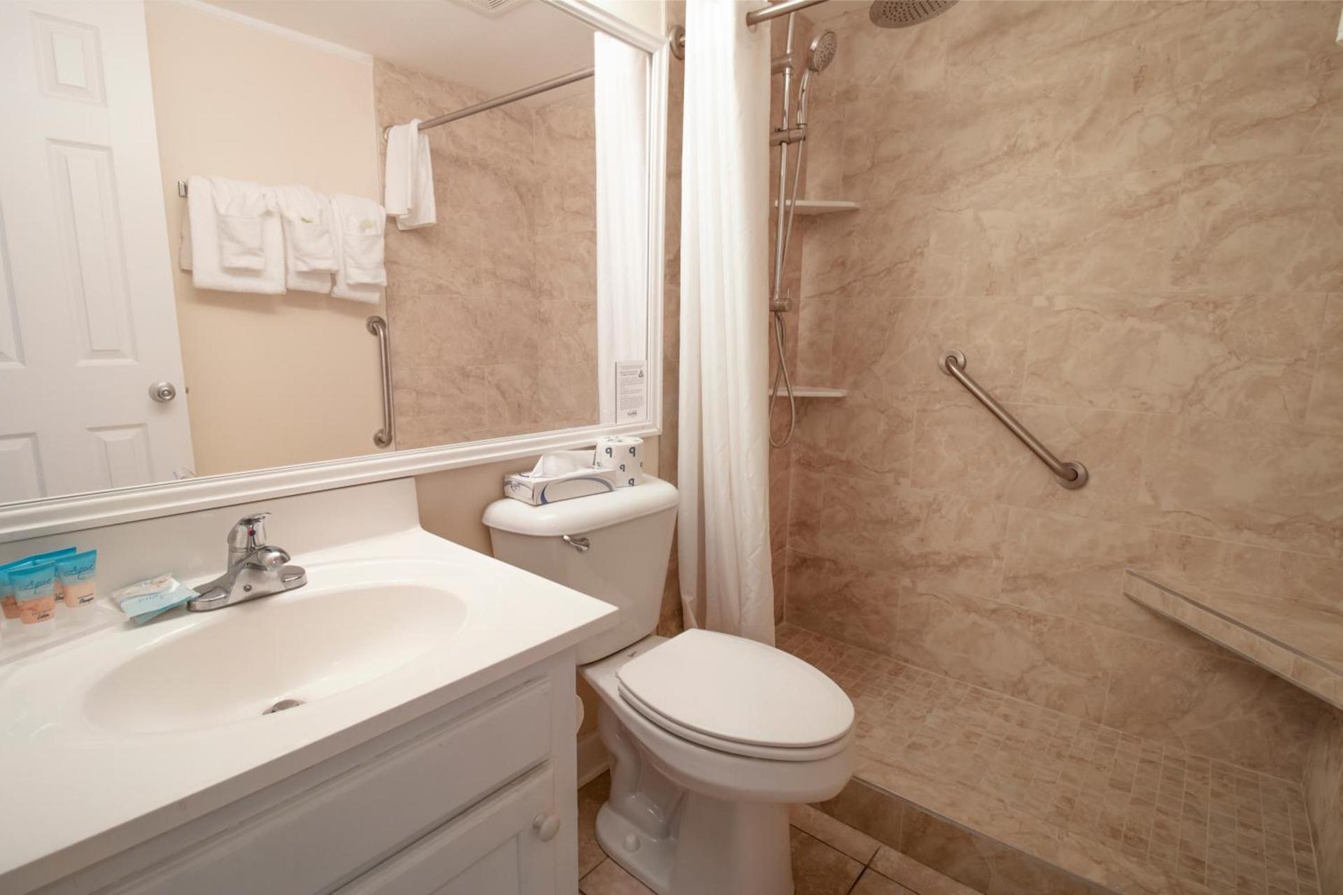 Oceanfront Litchfield Inn photo 13