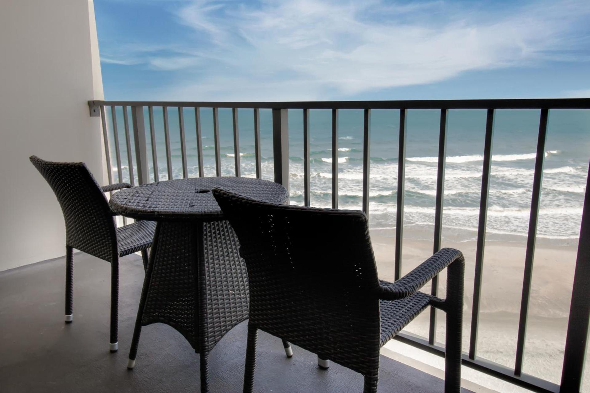 Oceanfront Litchfield Inn photo 24