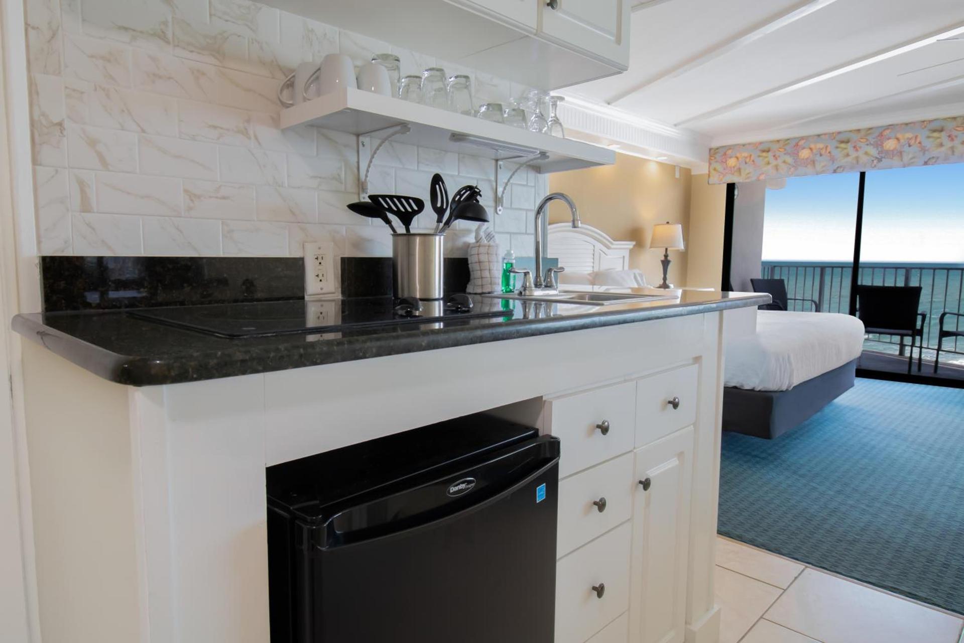 Oceanfront Litchfield Inn photo 27