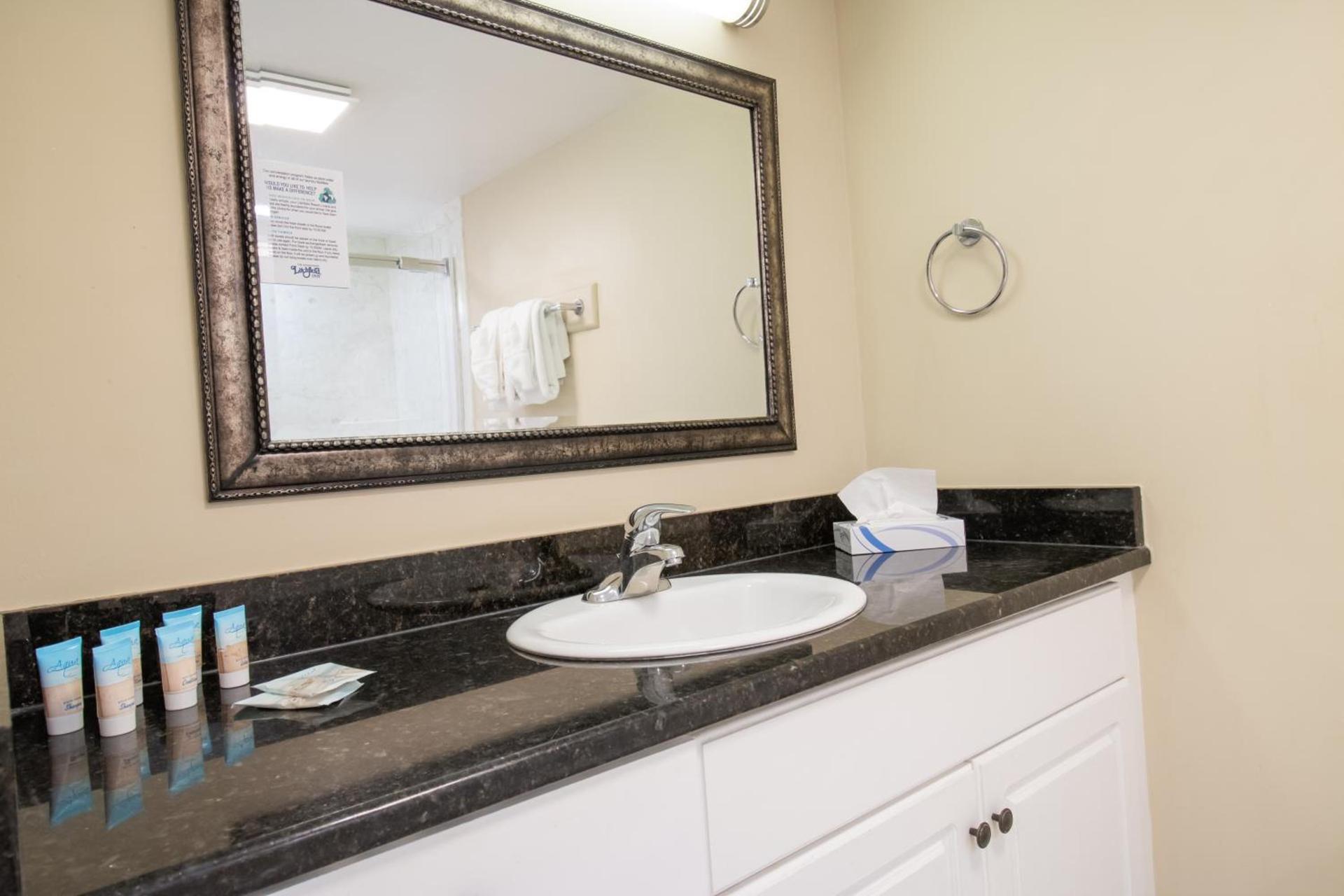 Oceanfront Litchfield Inn photo 32
