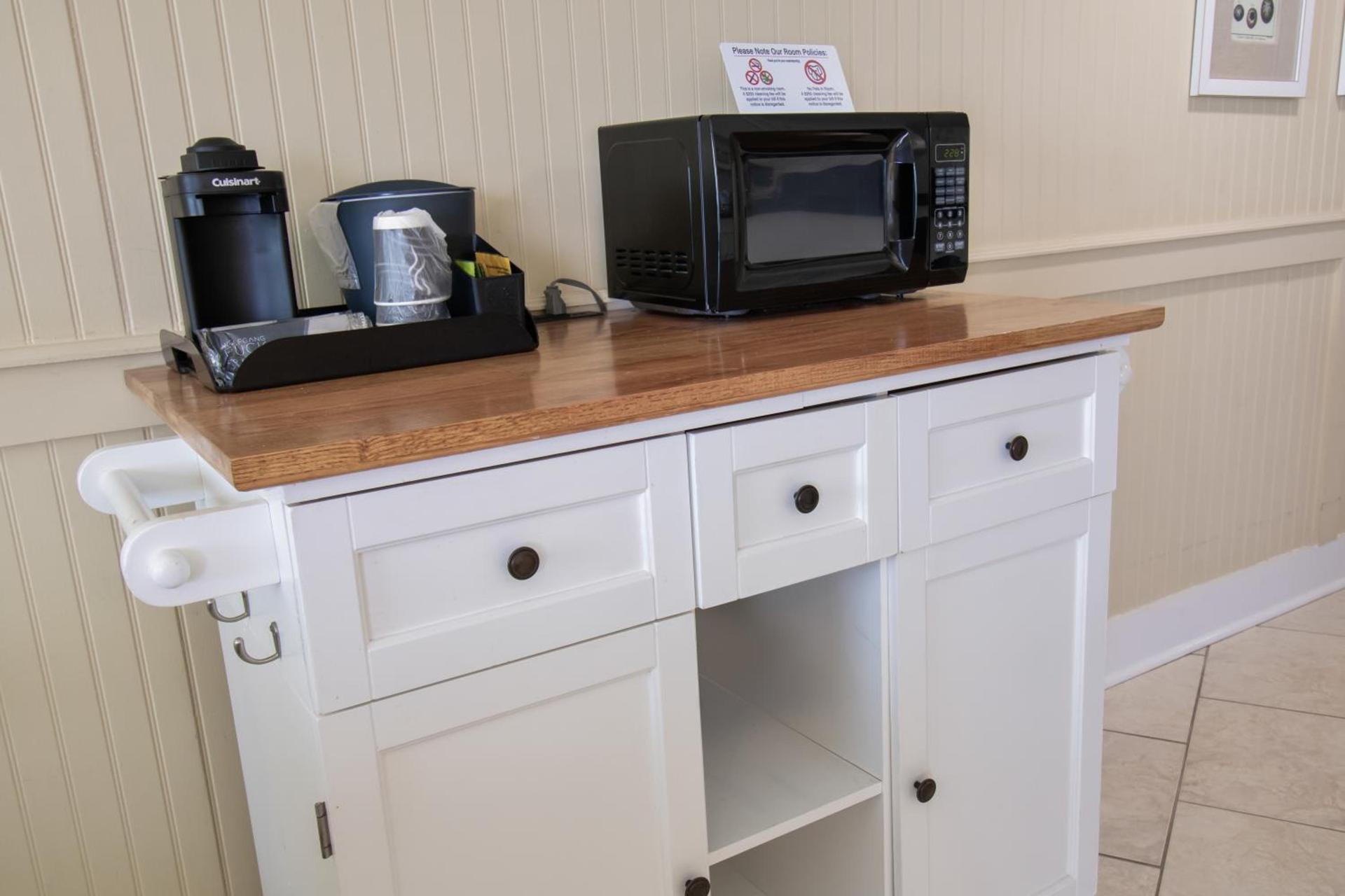 Oceanfront Litchfield Inn photo 30