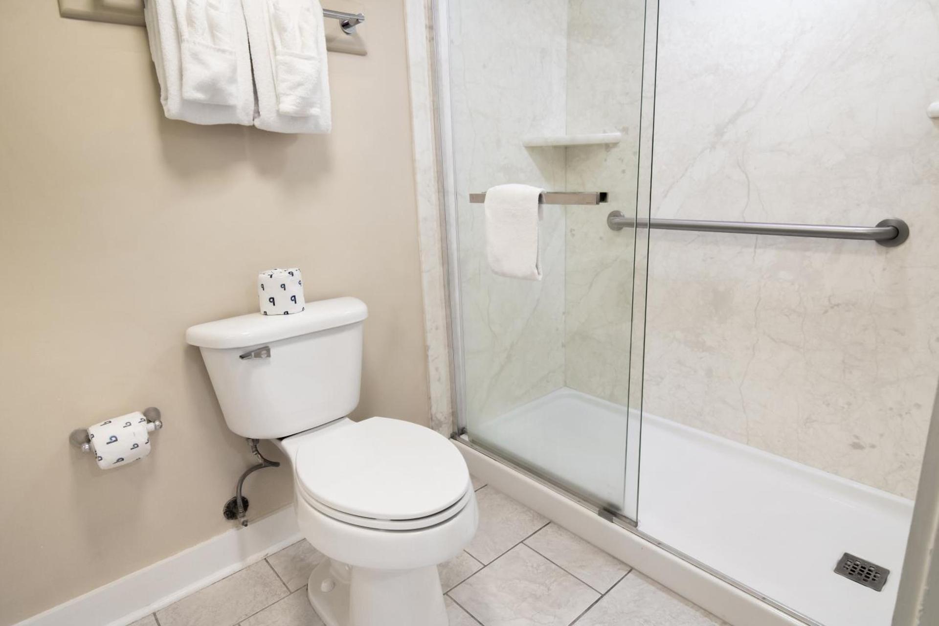 Oceanfront Litchfield Inn photo 31