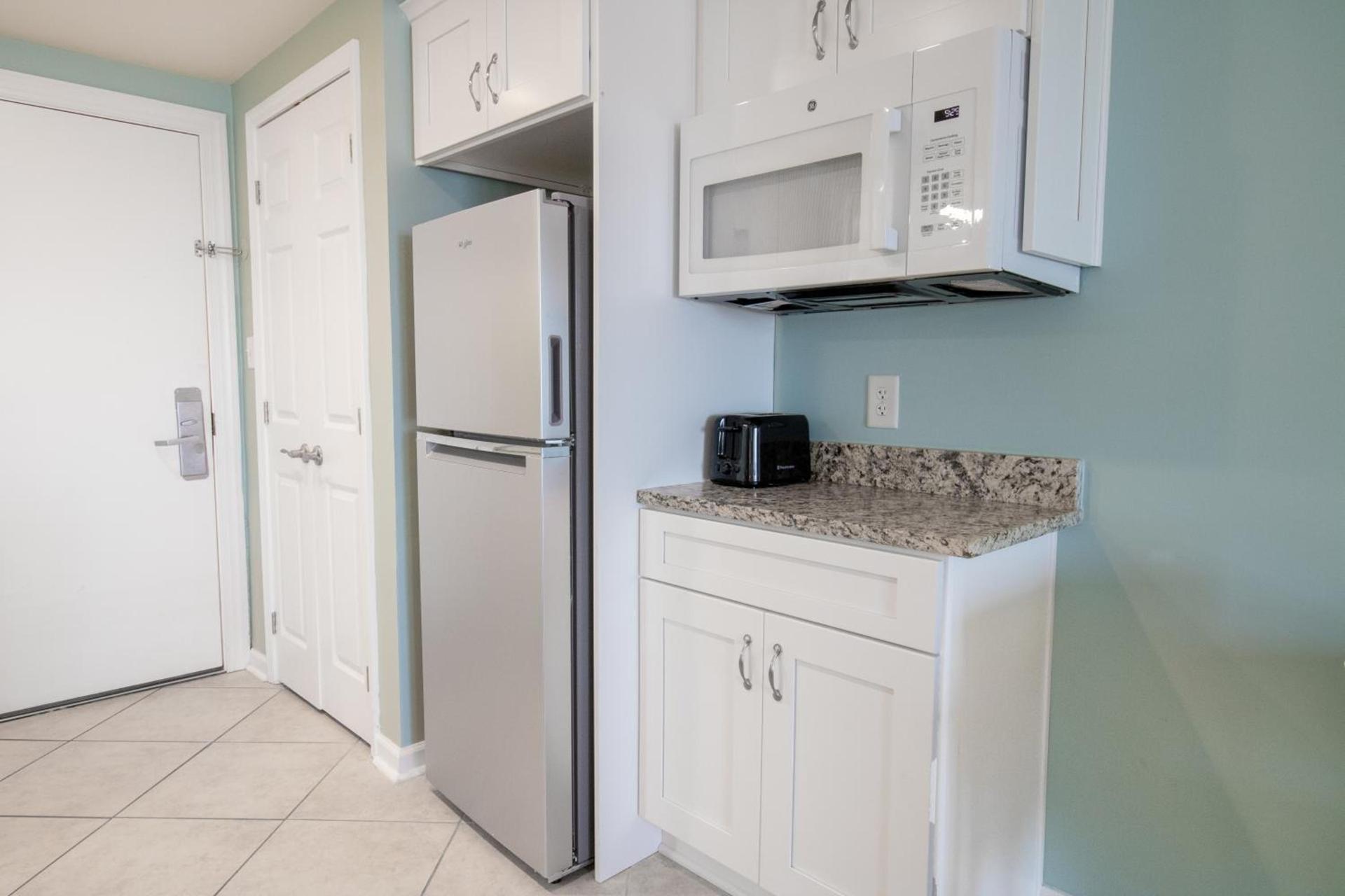 Oceanfront Litchfield Inn photo 49