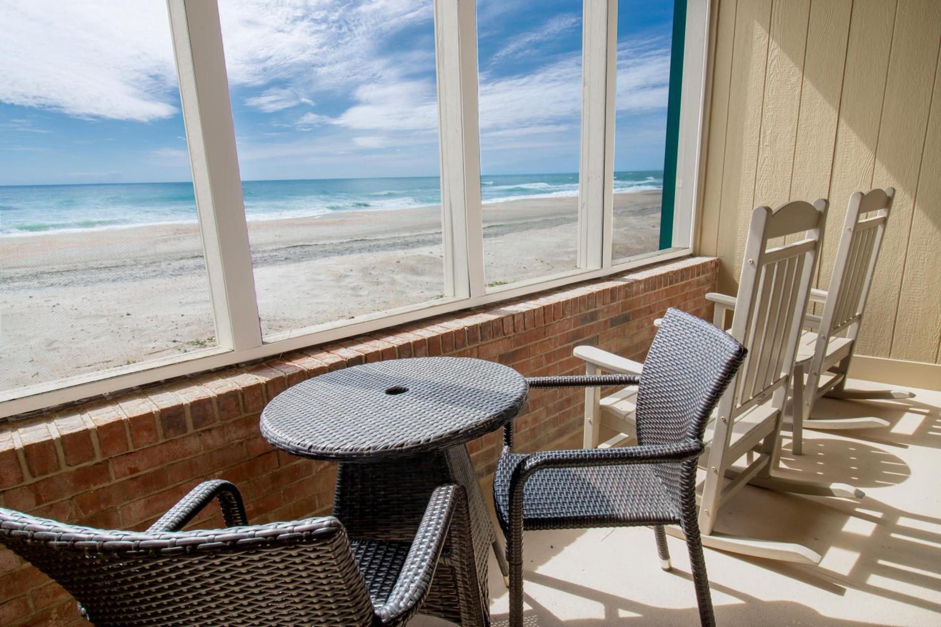 Oceanfront Litchfield Inn photo 50