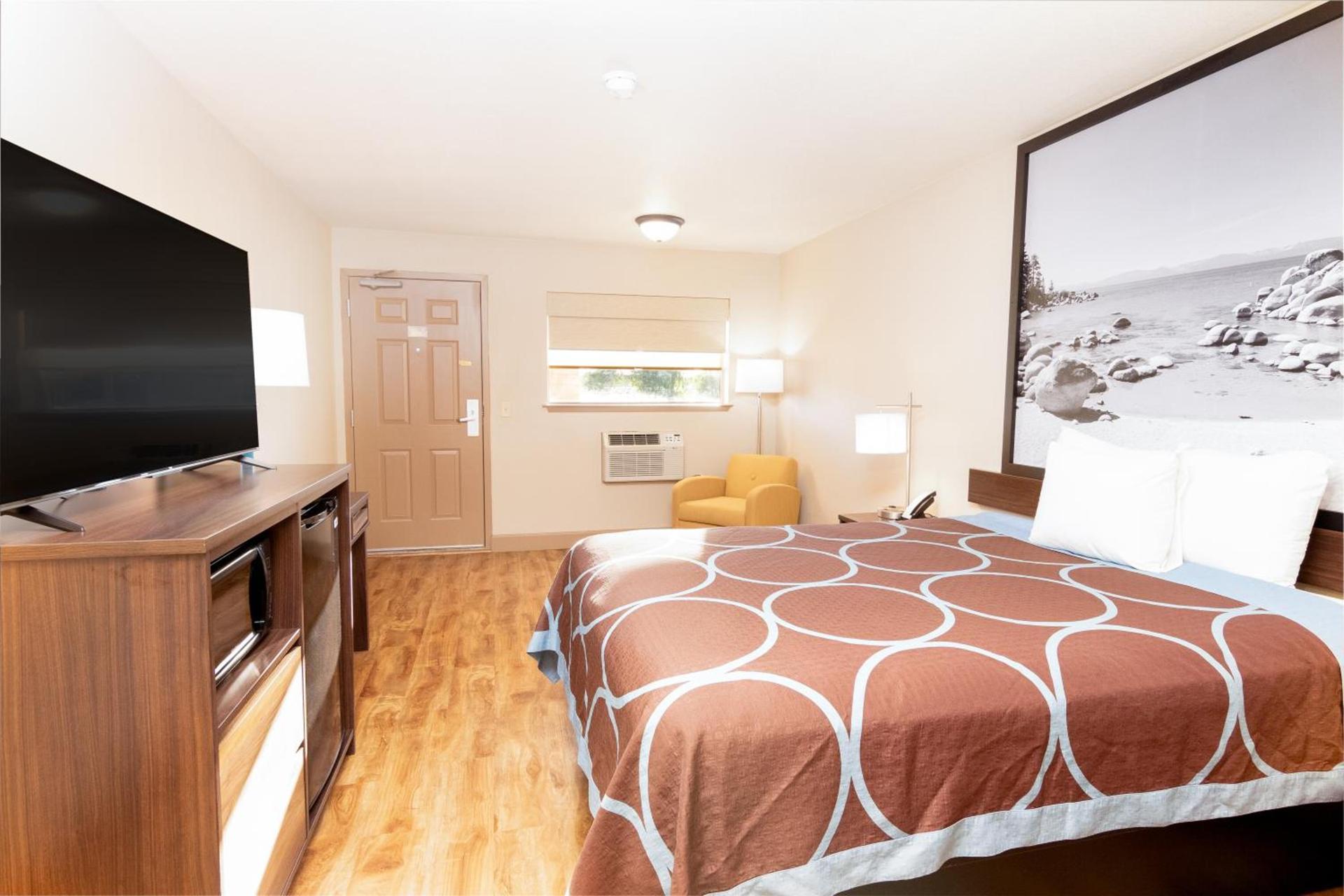 Super 8 by Wyndham Fallon photo 36