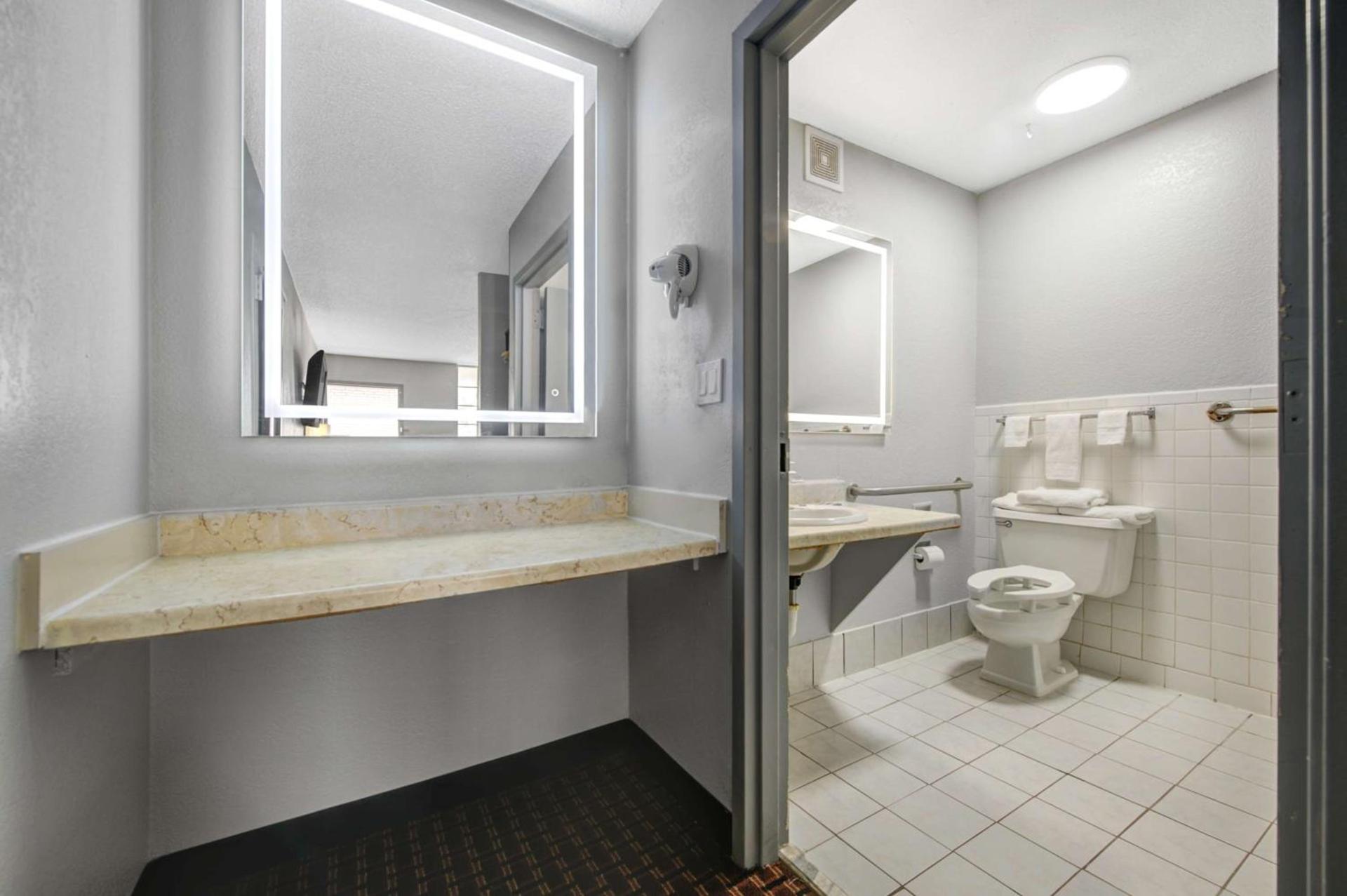 Motel 6 Chickasha, OK photo 12