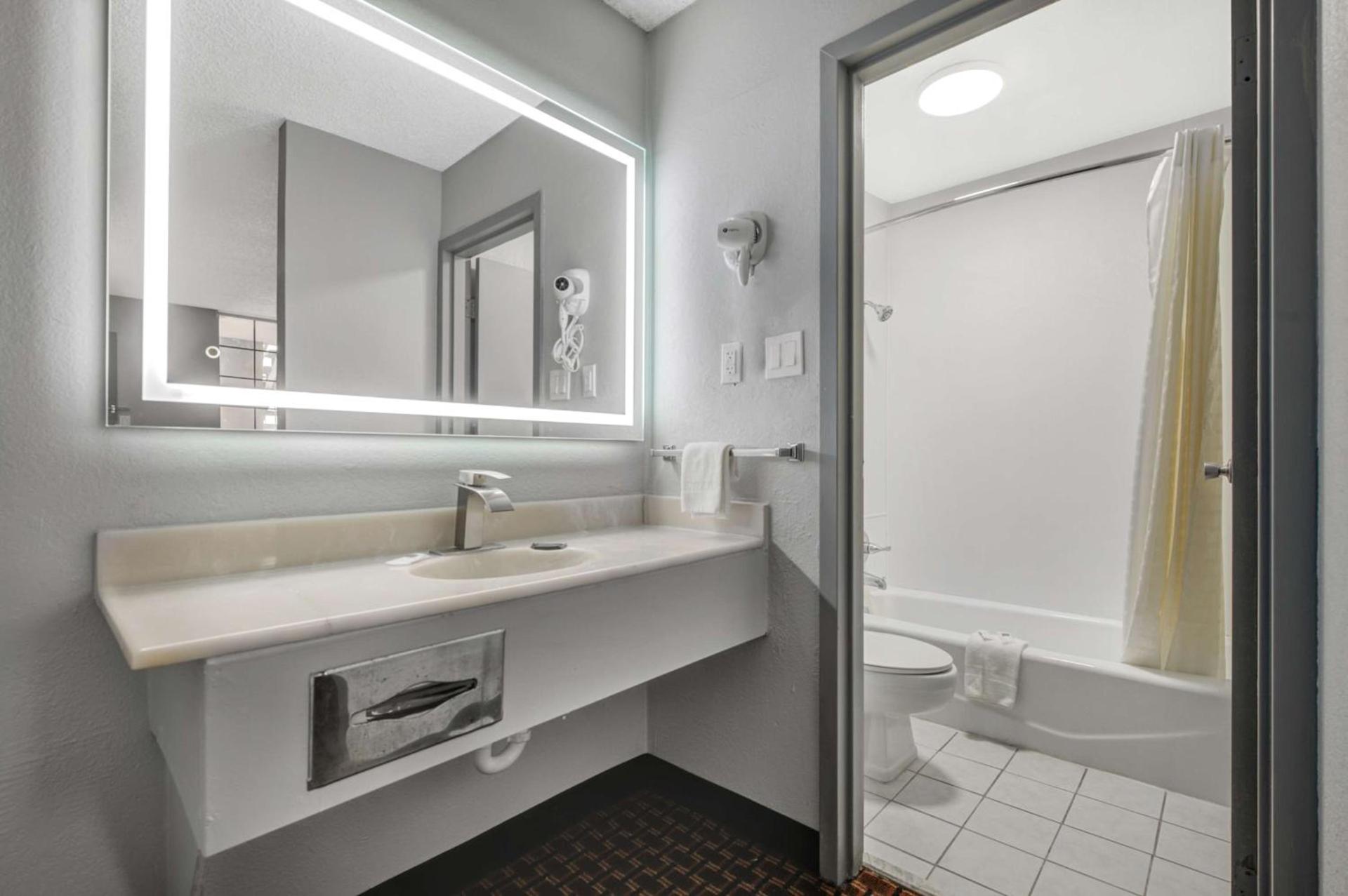Motel 6 Chickasha, OK photo 14