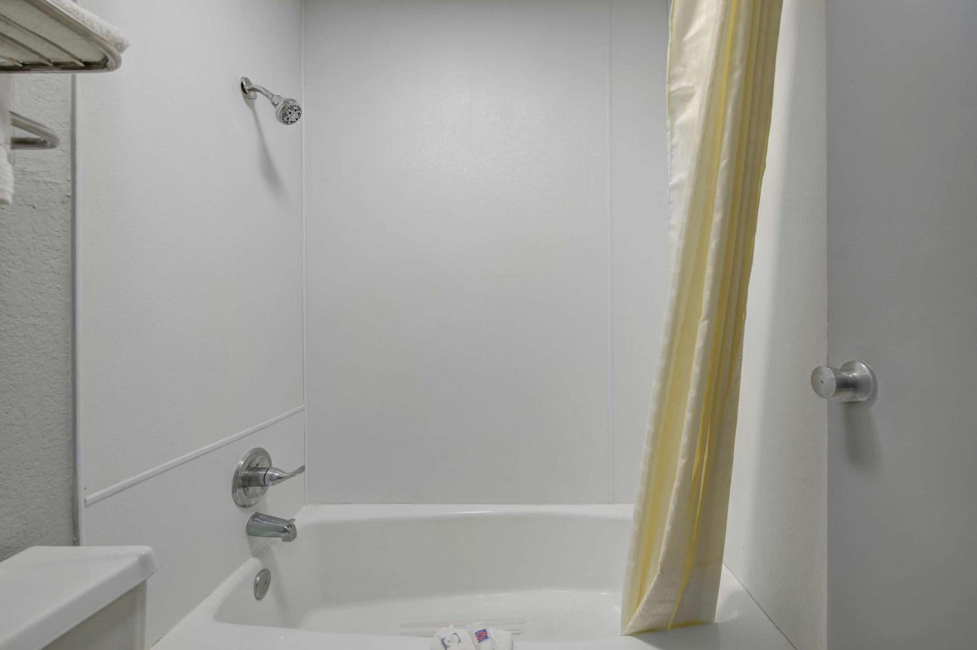 Motel 6 Chickasha, OK photo 15