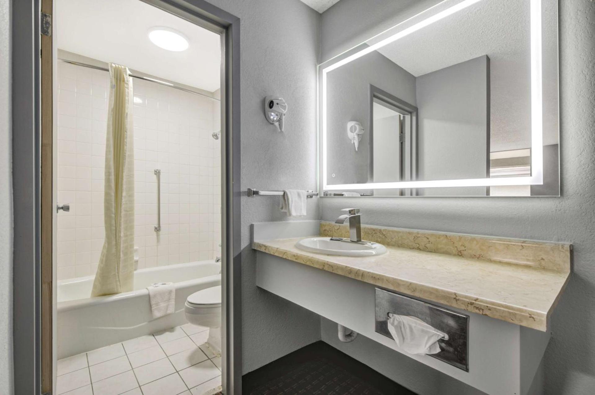 Motel 6 Chickasha, OK photo 16