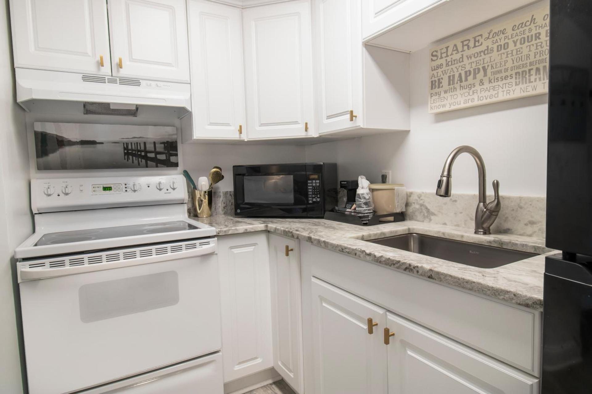 Oceanfront Litchfield Inn photo 66