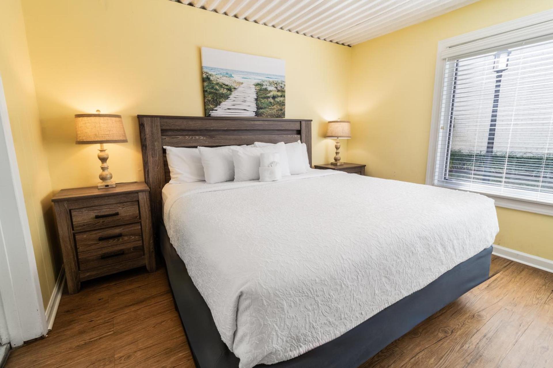 Oceanfront Litchfield Inn photo 73