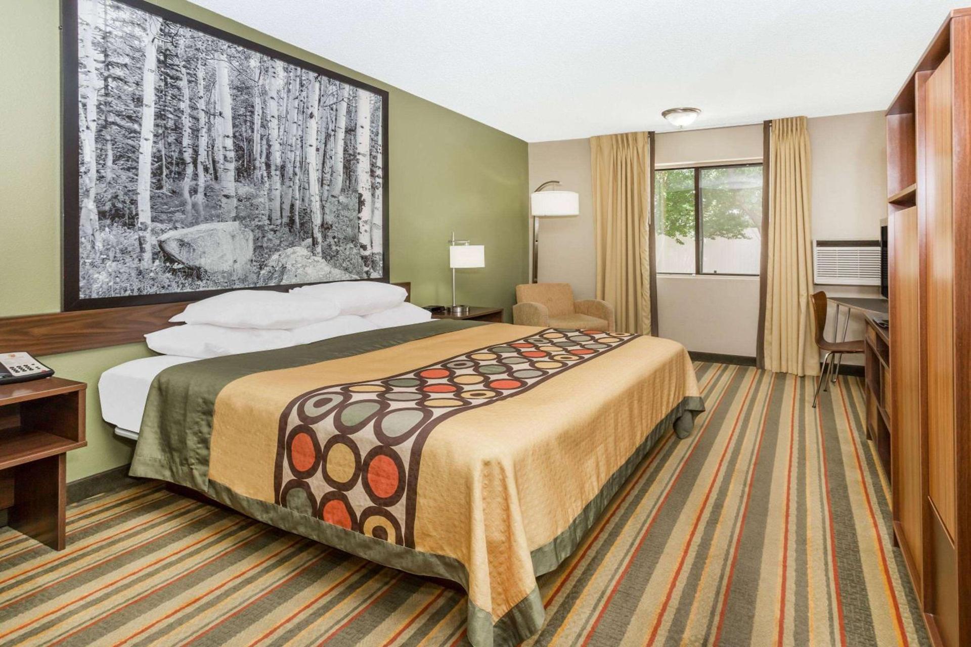 Super 8 by Wyndham Montrose photo 4