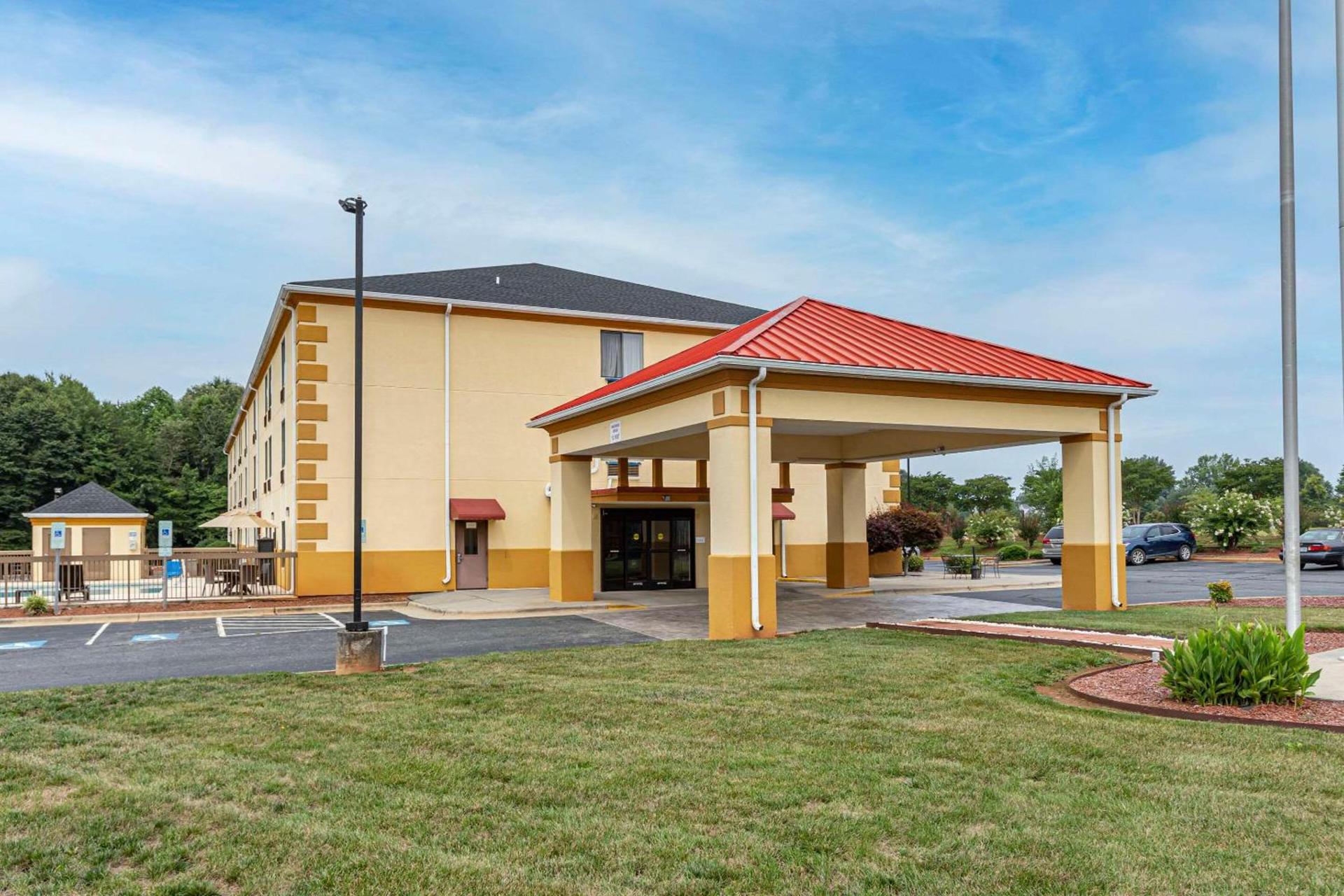 Comfort Inn & Suites Mocksville I-40 photo 1