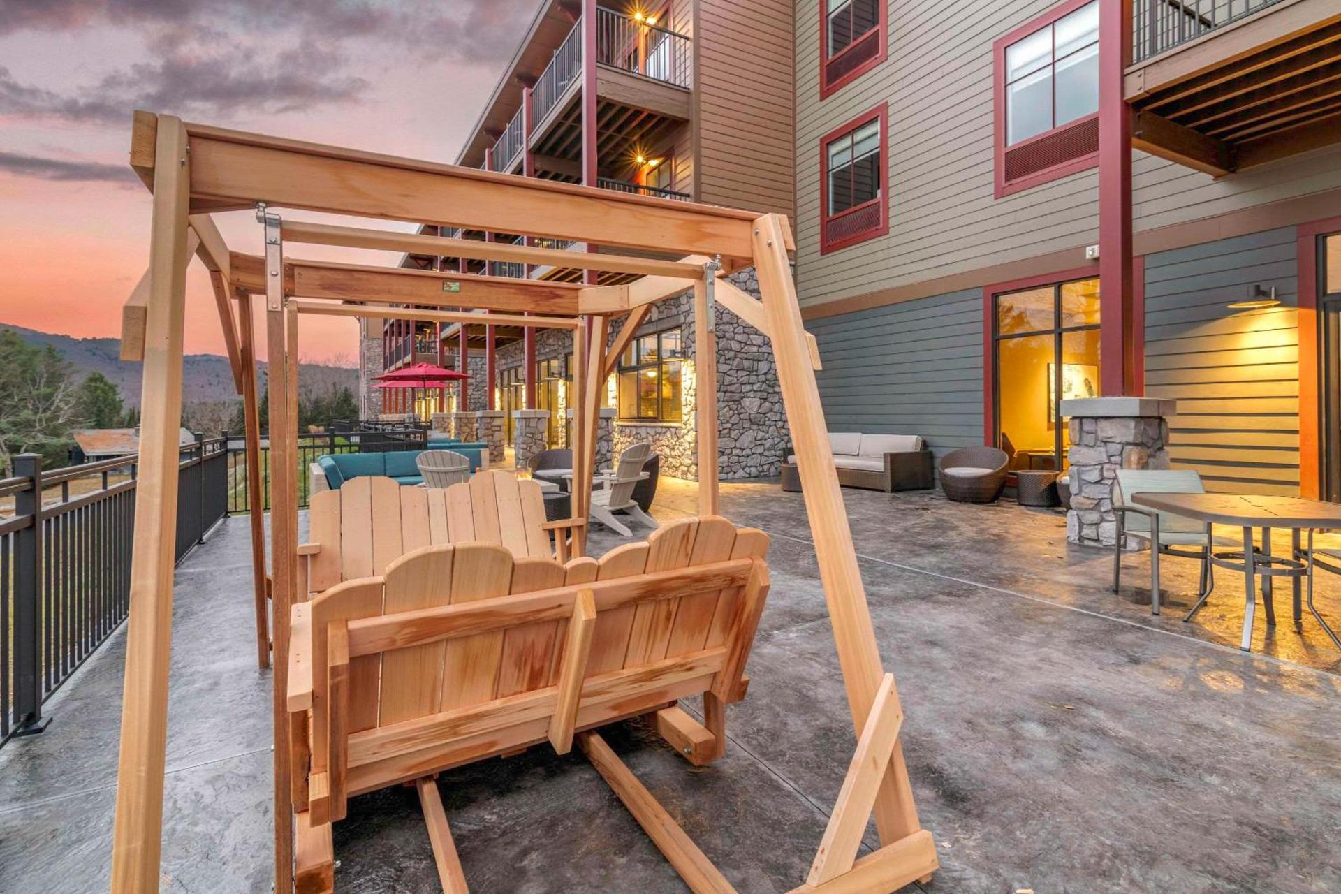 Cambria Hotel Lake Placid - Lakeside Resort photo 4