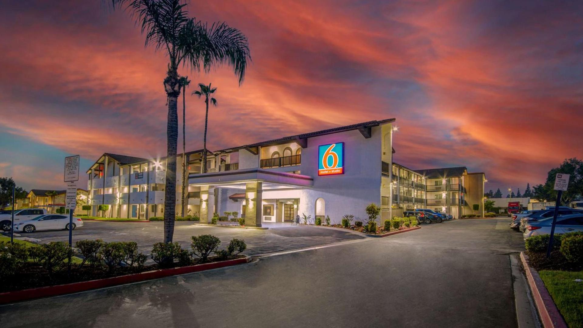 Studio 6 Ontario CA Convention Center Airport photo 1