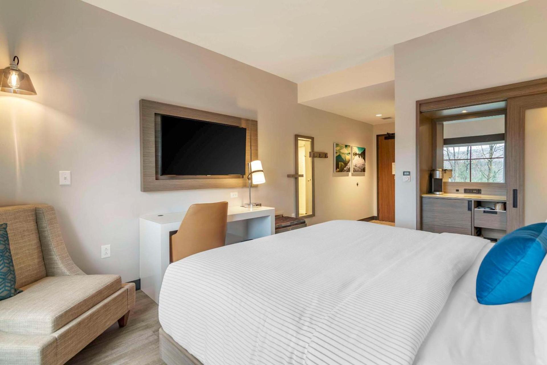 Cambria Hotel Lake Placid - Lakeside Resort photo 24