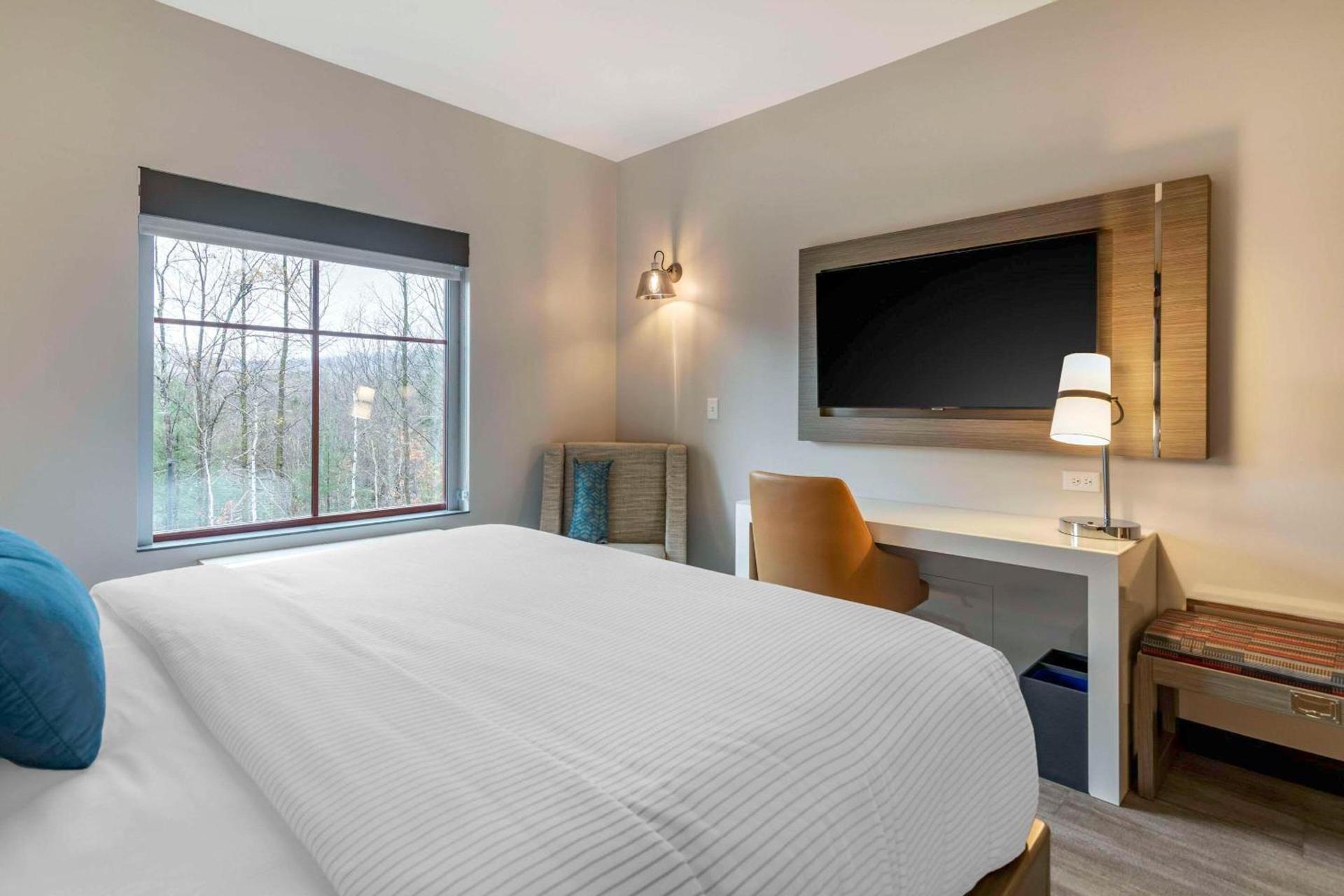 Cambria Hotel Lake Placid - Lakeside Resort photo 25