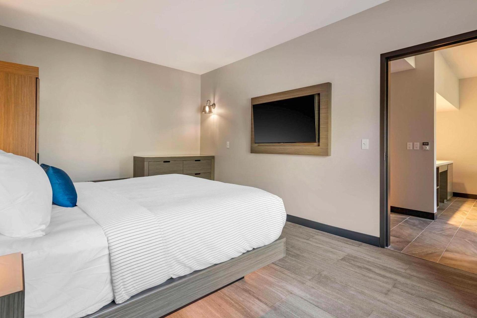 Cambria Hotel Lake Placid - Lakeside Resort photo 47