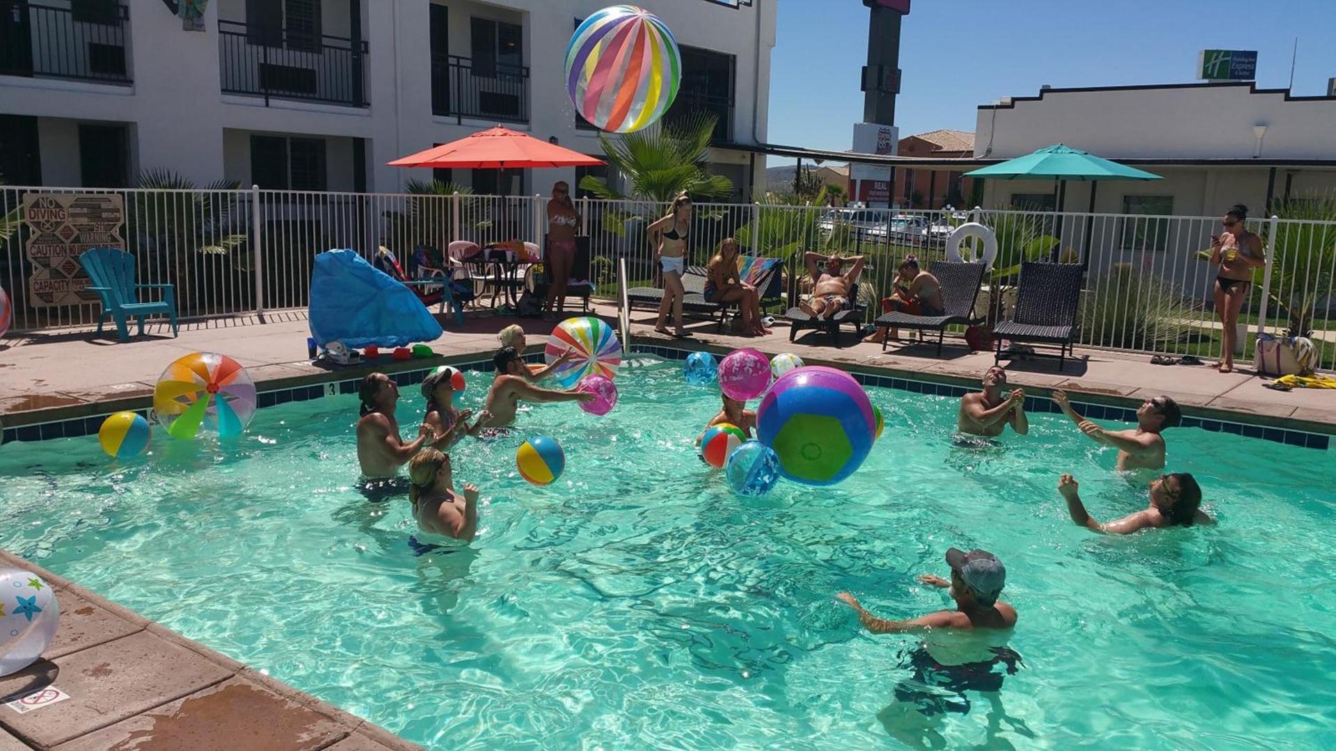 Ramada by Wyndham Kingman photo 47