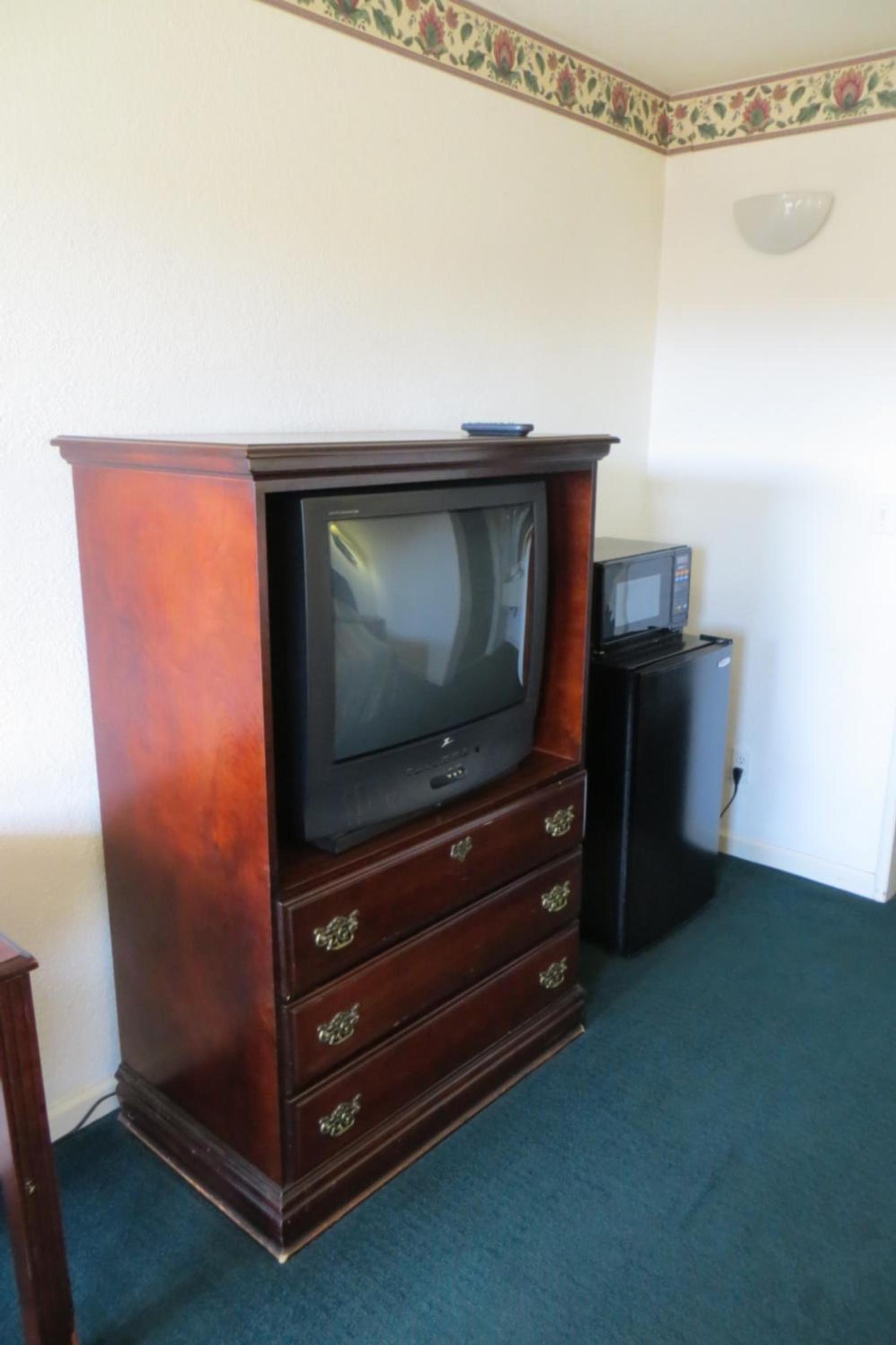 Capri Motel photo 12