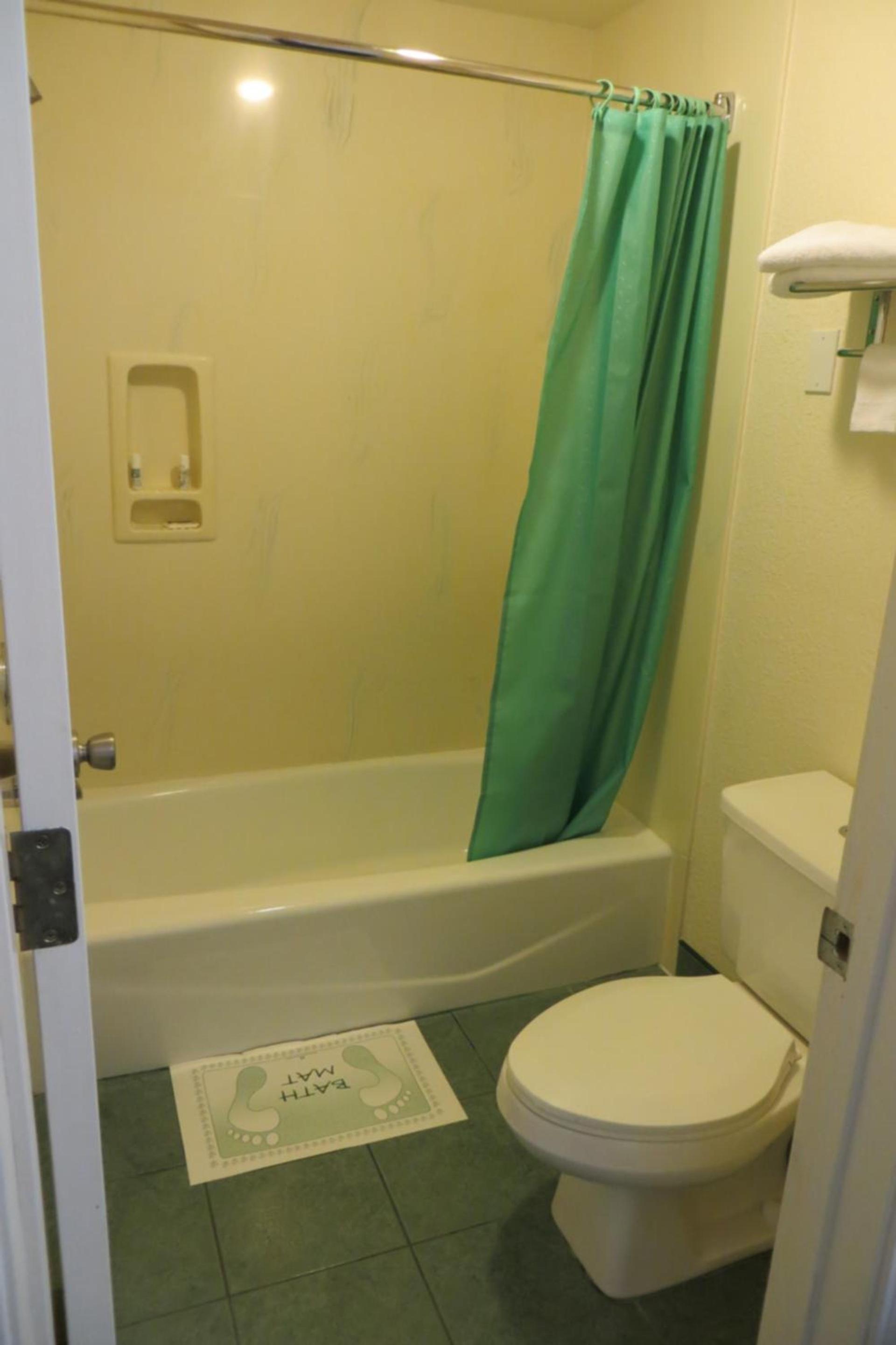 Capri Motel photo 14