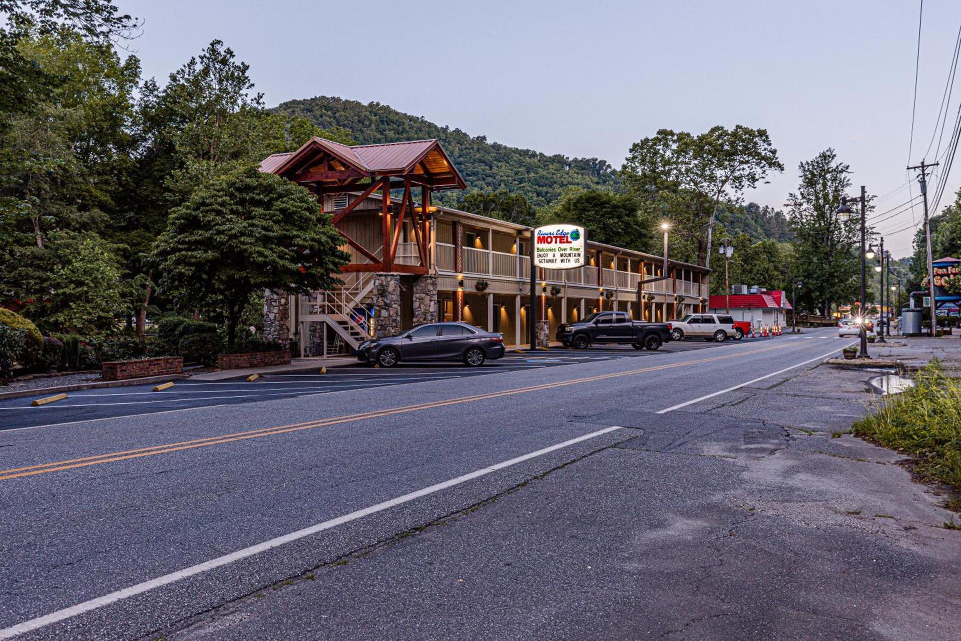 Rivers Edge Motel photo 32