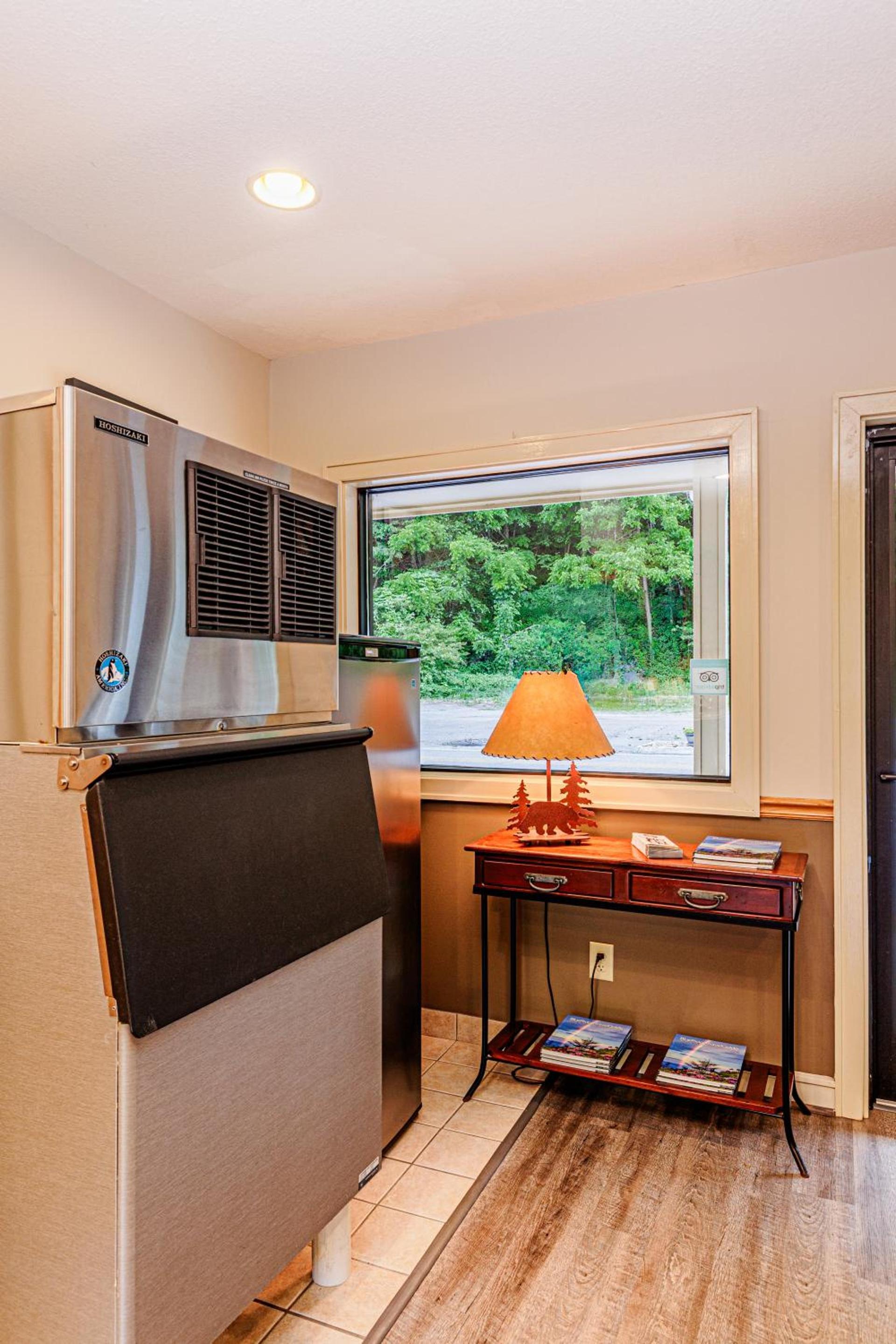 Rivers Edge Motel photo 36