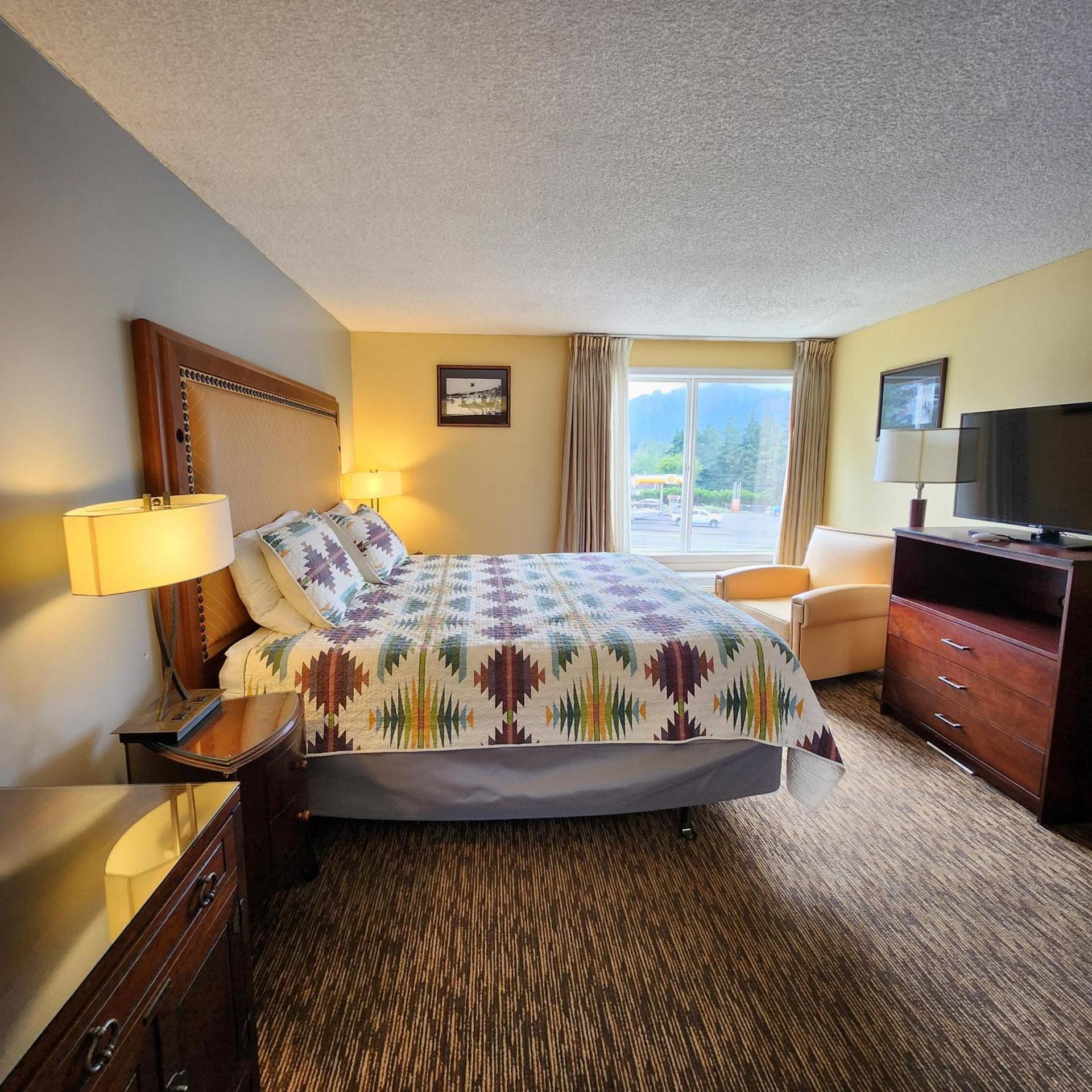 Columbia Gorge Inn photo 26