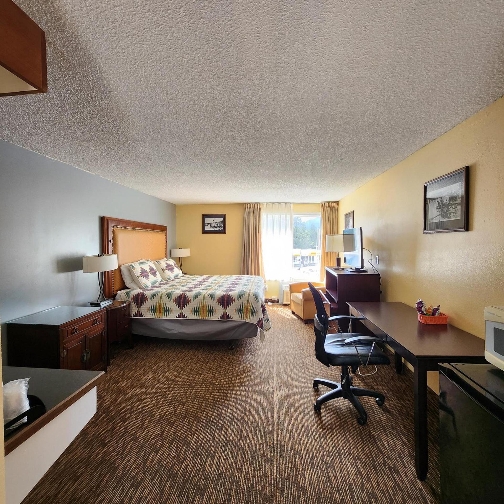 Columbia Gorge Inn photo 28