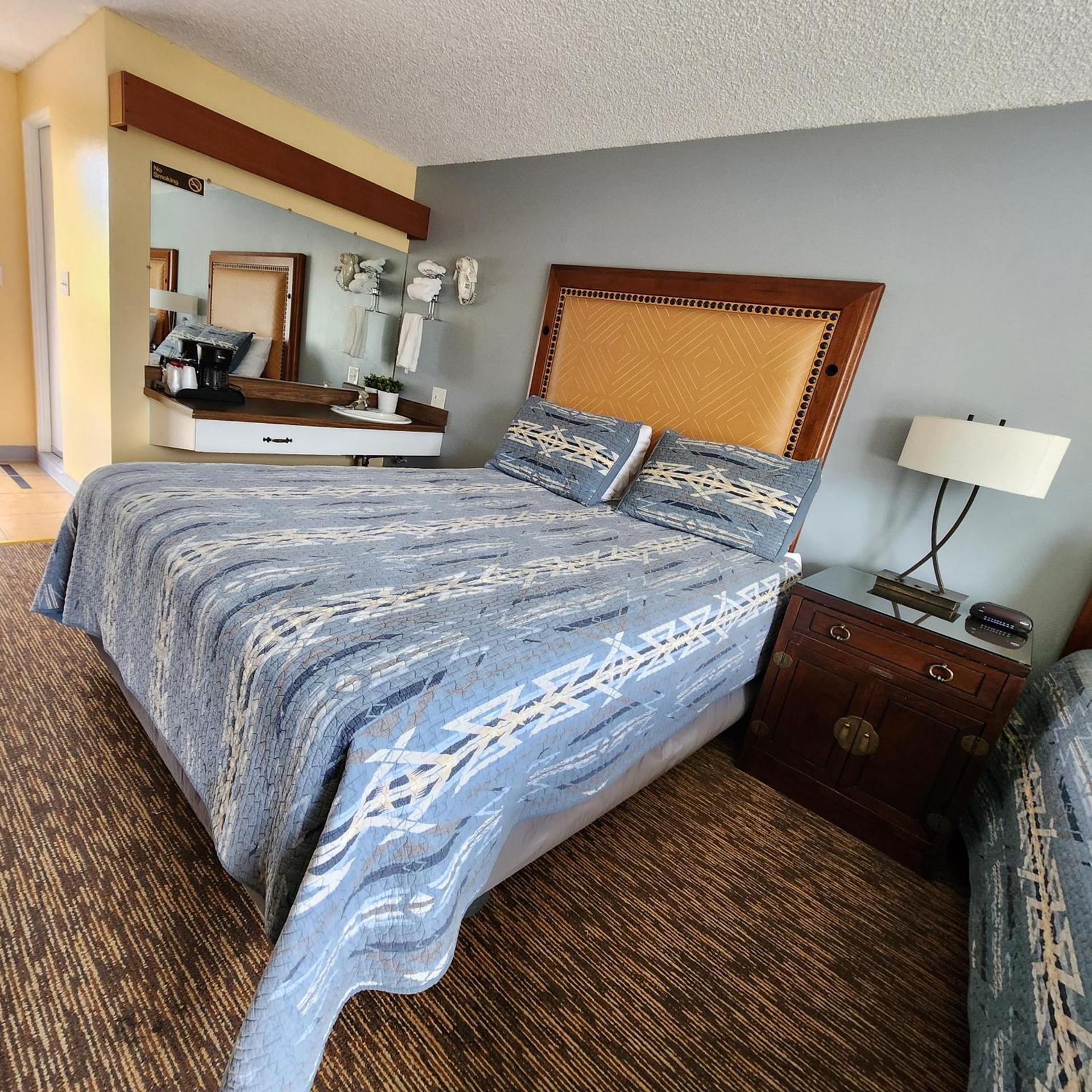 Columbia Gorge Inn photo 29